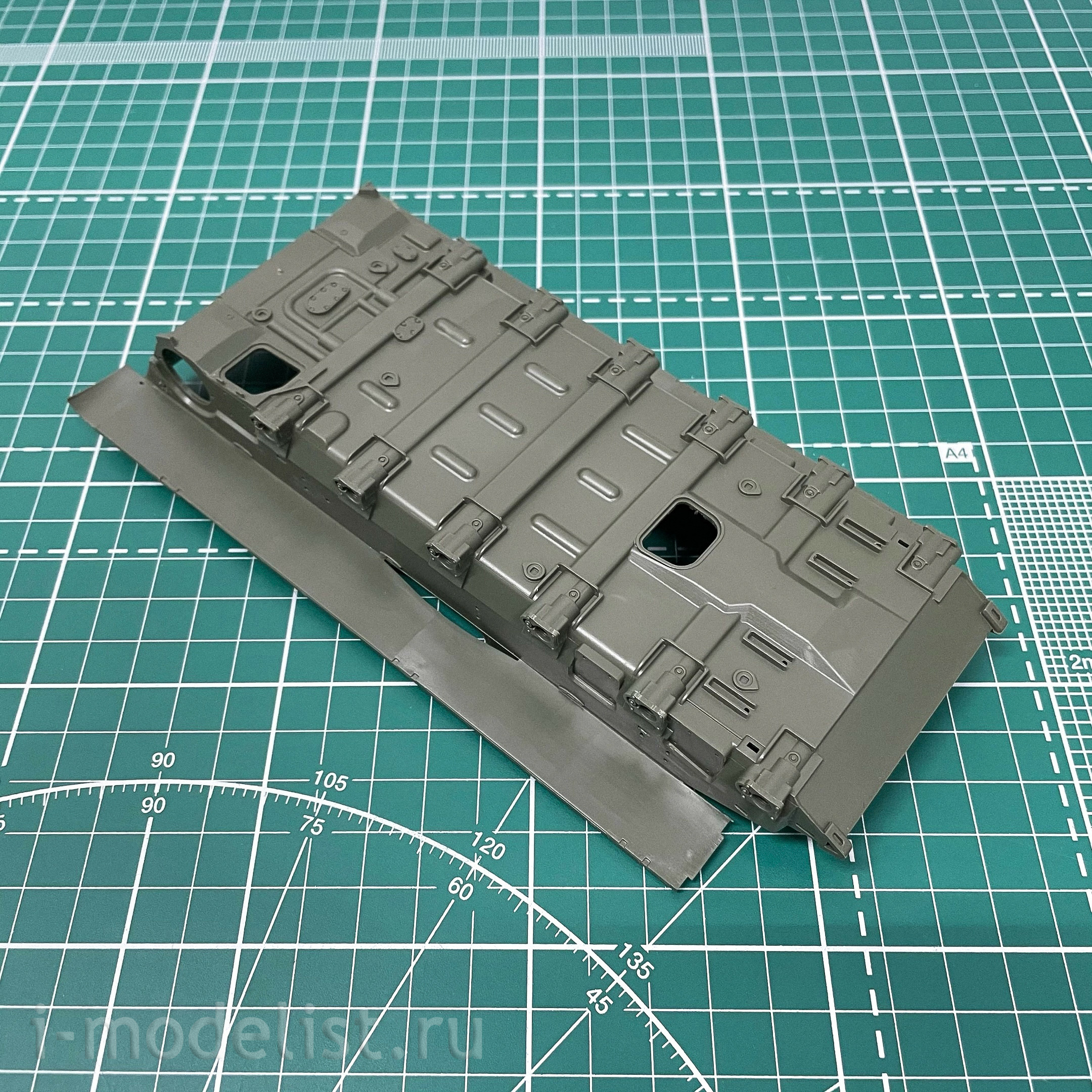 35A039 Amusing Hobby 1/35 Slovak T-72M2 Moderna tank (licensed by UVZ)