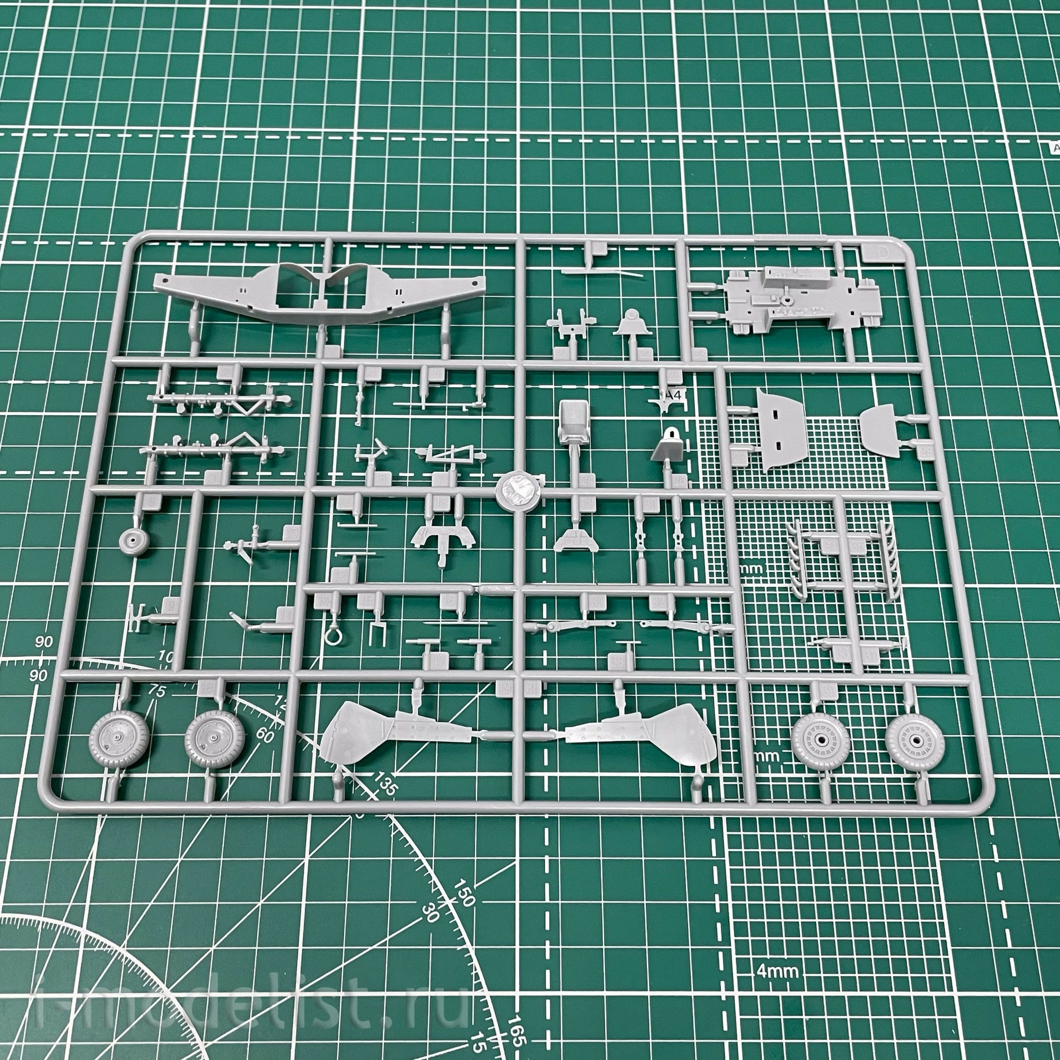 81718 HobbyBoss 1/48 Focke-Wulf Fw 190D-11 Aircraft