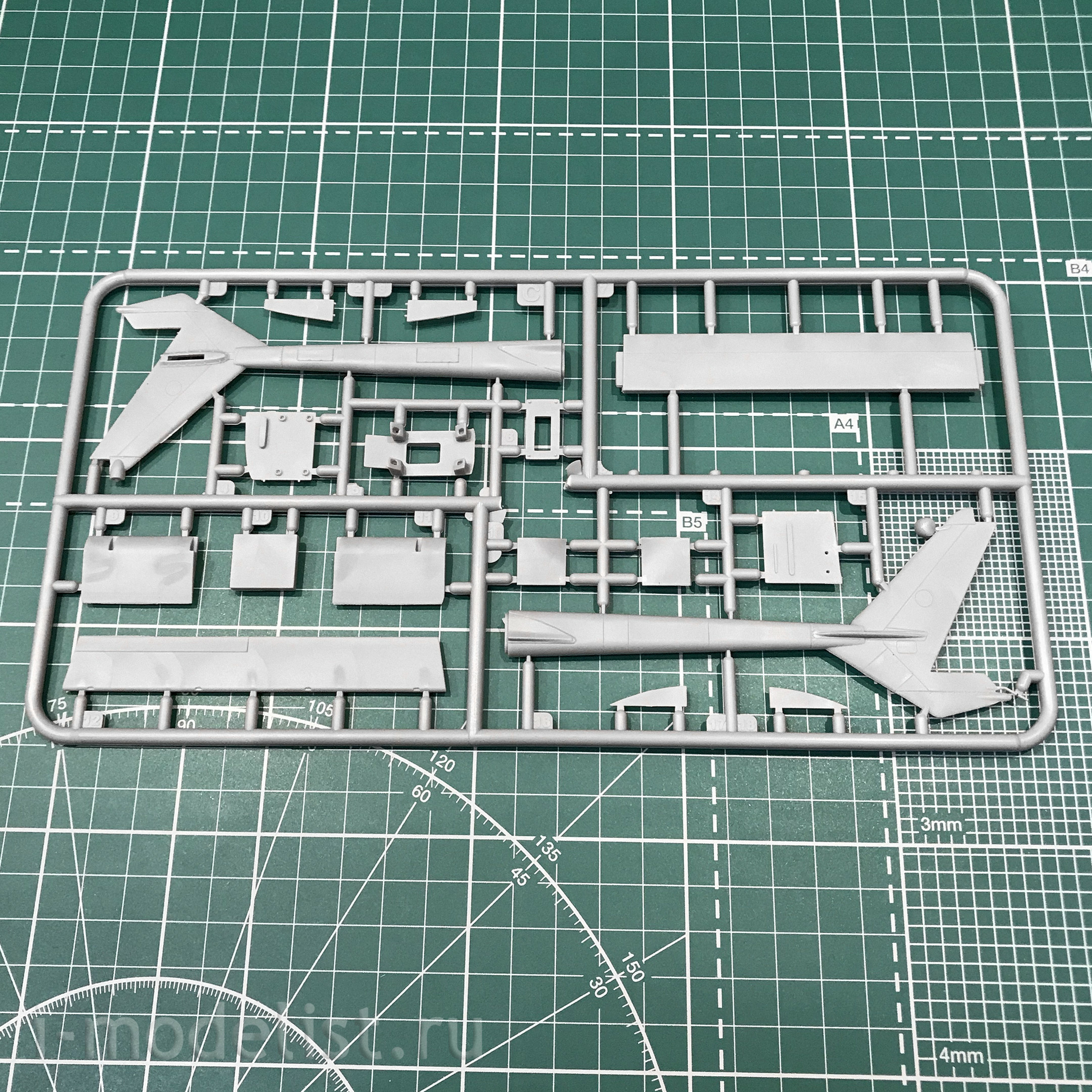 620 Roden 1/32 O-A2 Skymaster Aircraft