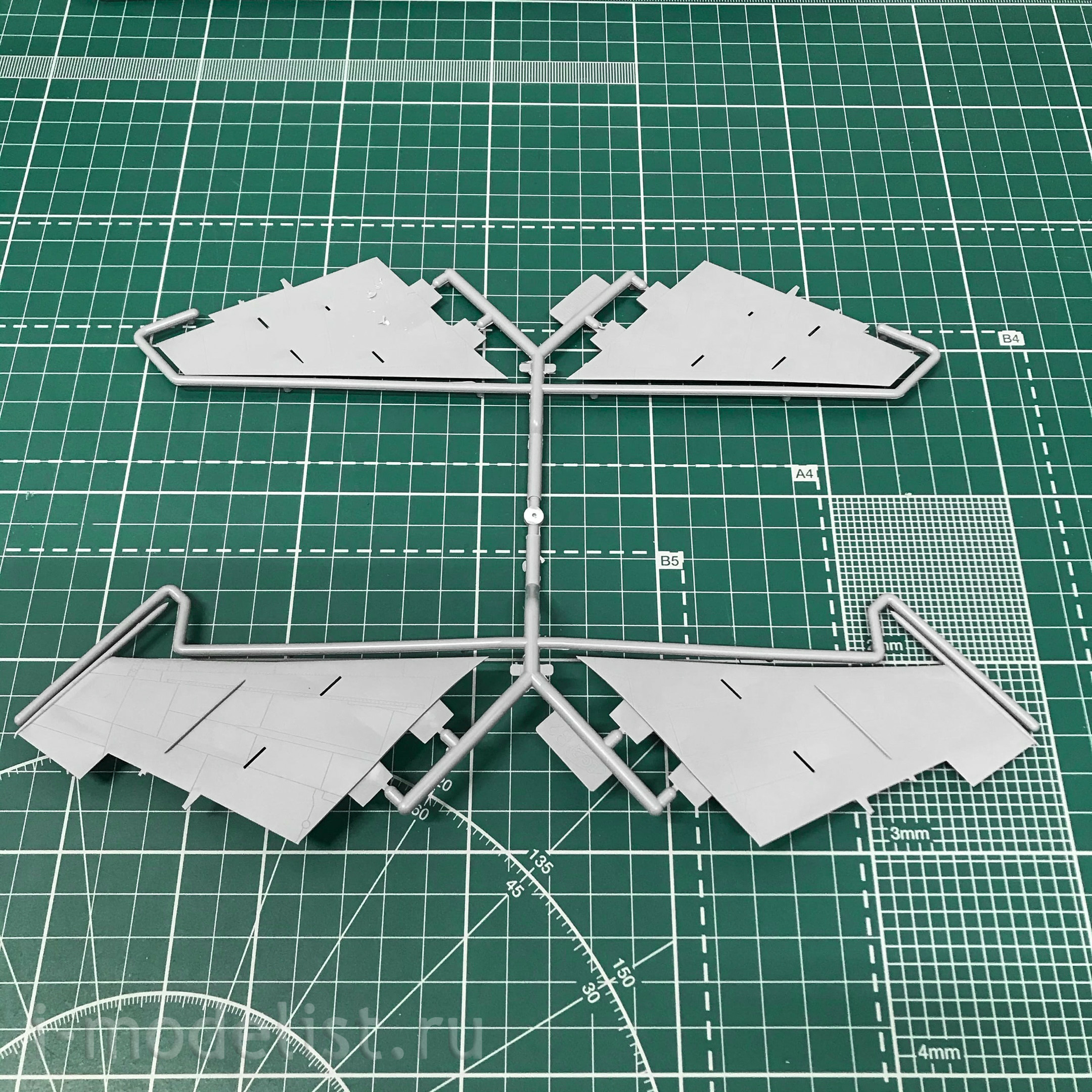 72176 ICM 1/72 Soviet training aircraft M-25 RU