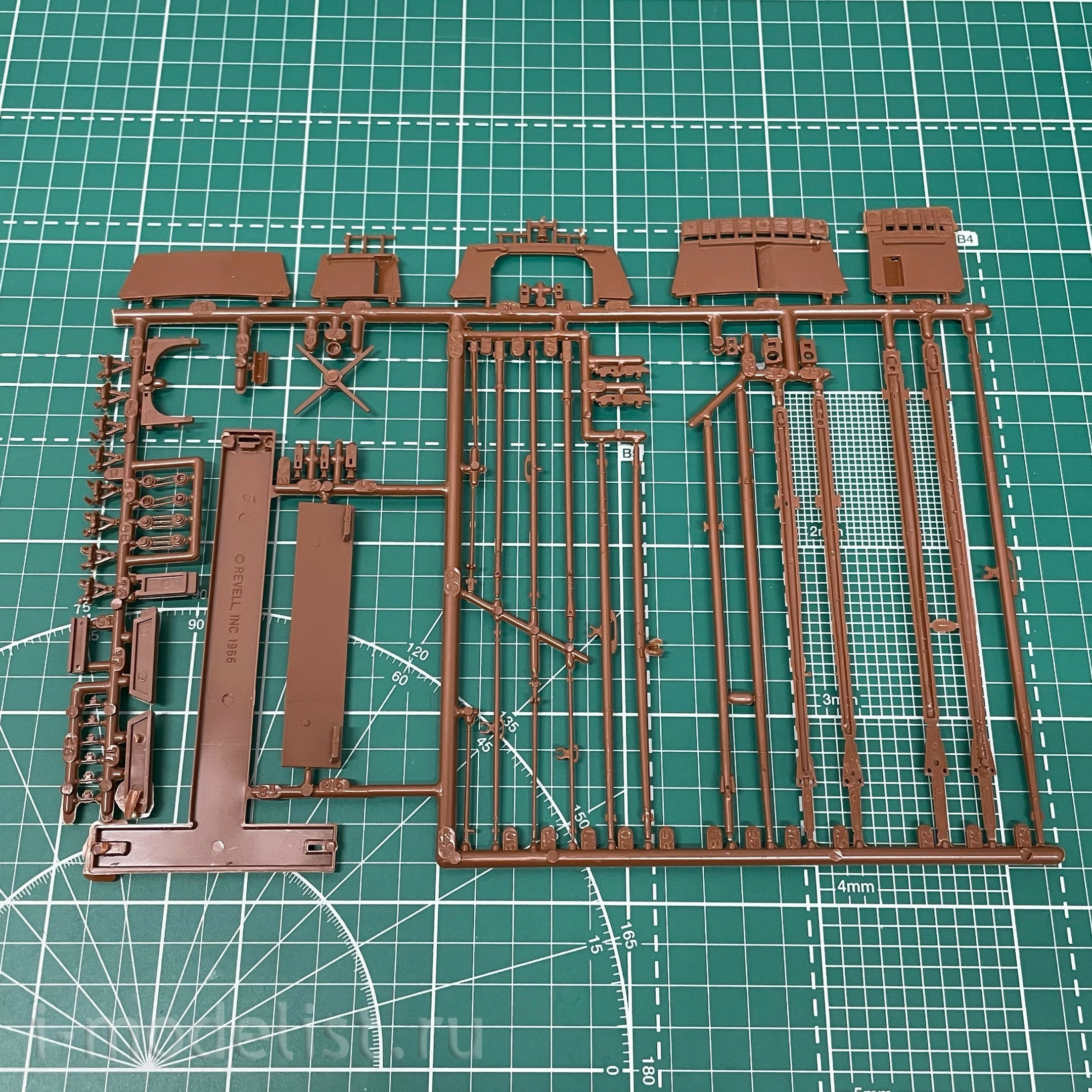 05684 Revell 1/83 Gift set 