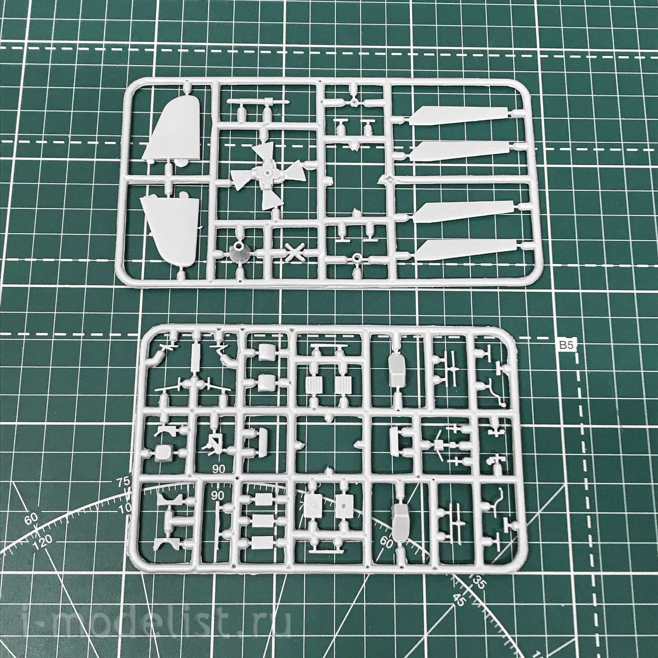 72149 Amodel 1/72 Helicopter