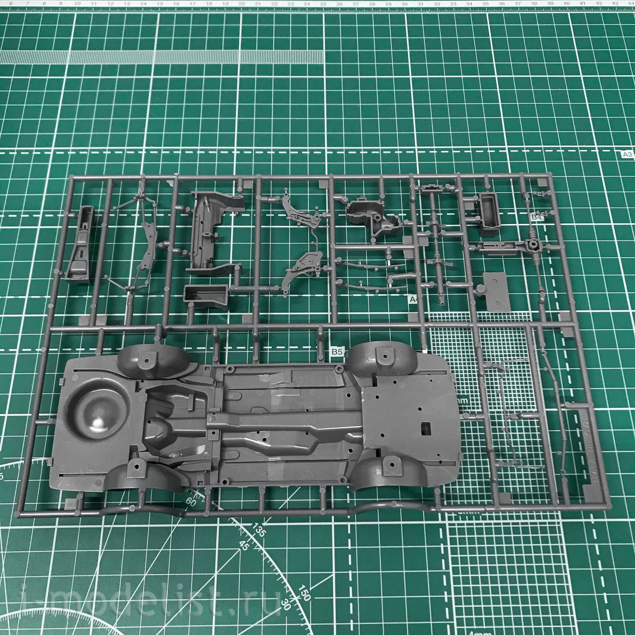 21135 Hasegawa 1/24 Nissan Bluebird 4Door Sedan SSS-R (U12) Early (1987)