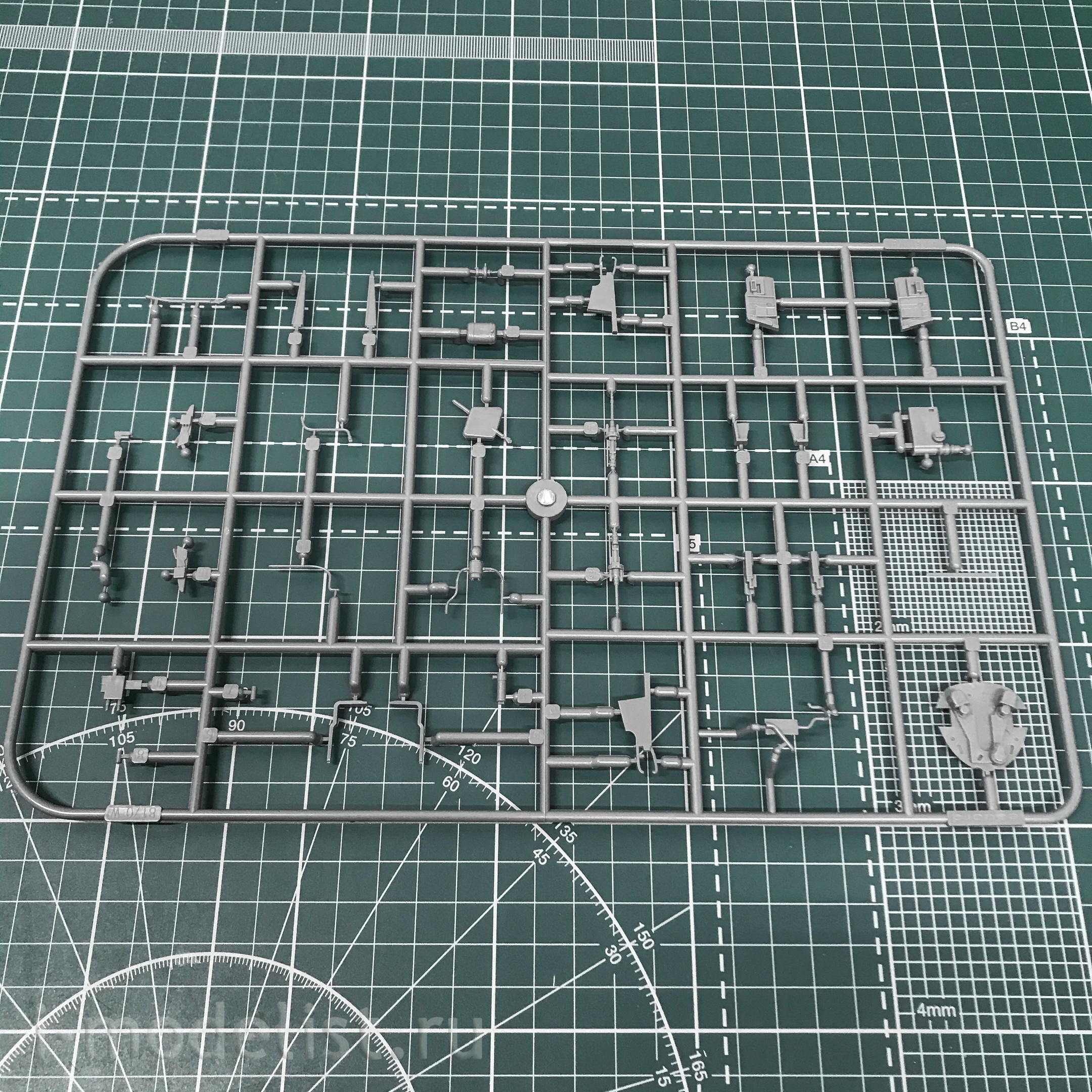 8189 Edward 1/48 FW 190D-9 LATE ProfiPACK