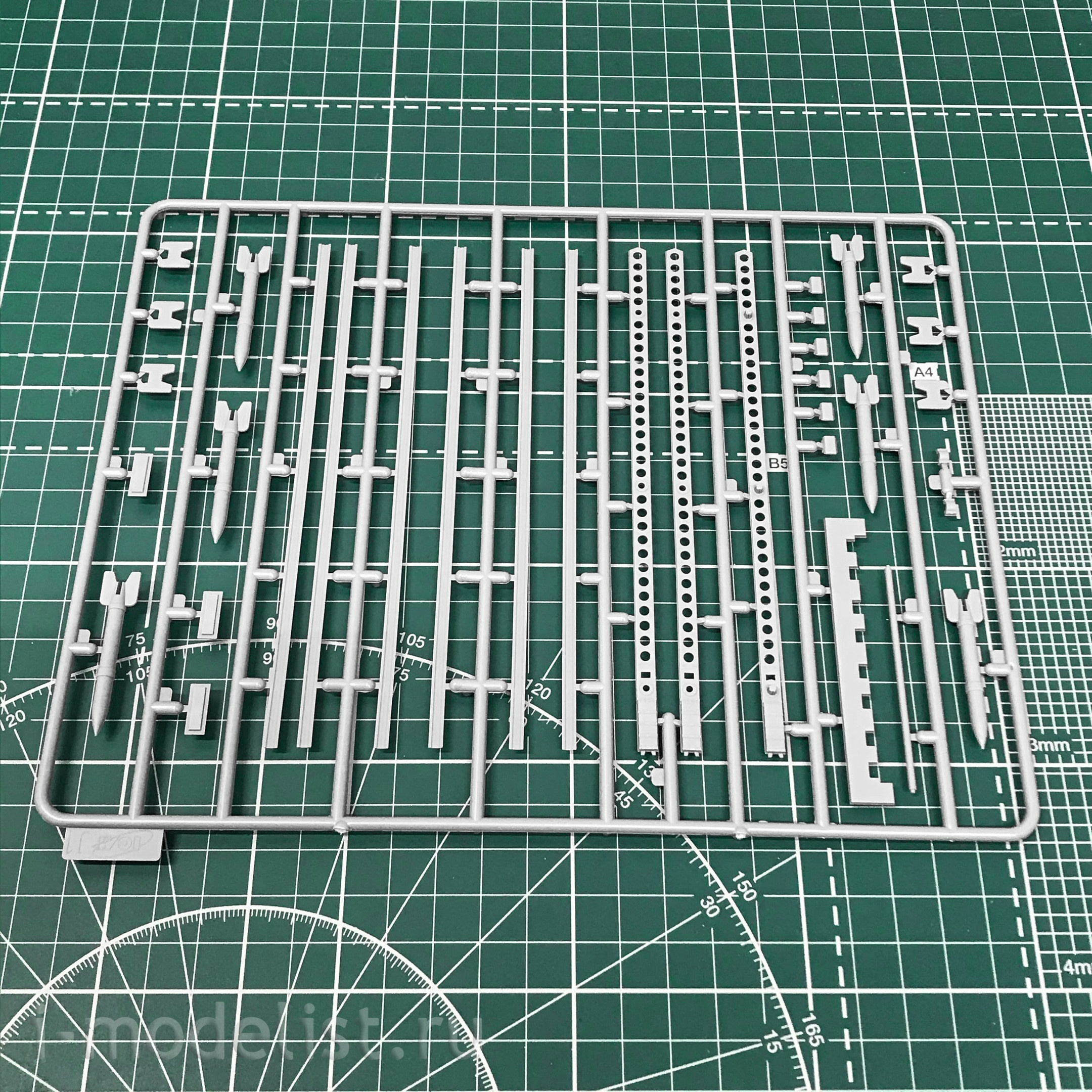 35592 ICM 1/35 BM-13-16 on the chassis of the W. O. T. 8 c Soviet calculation 