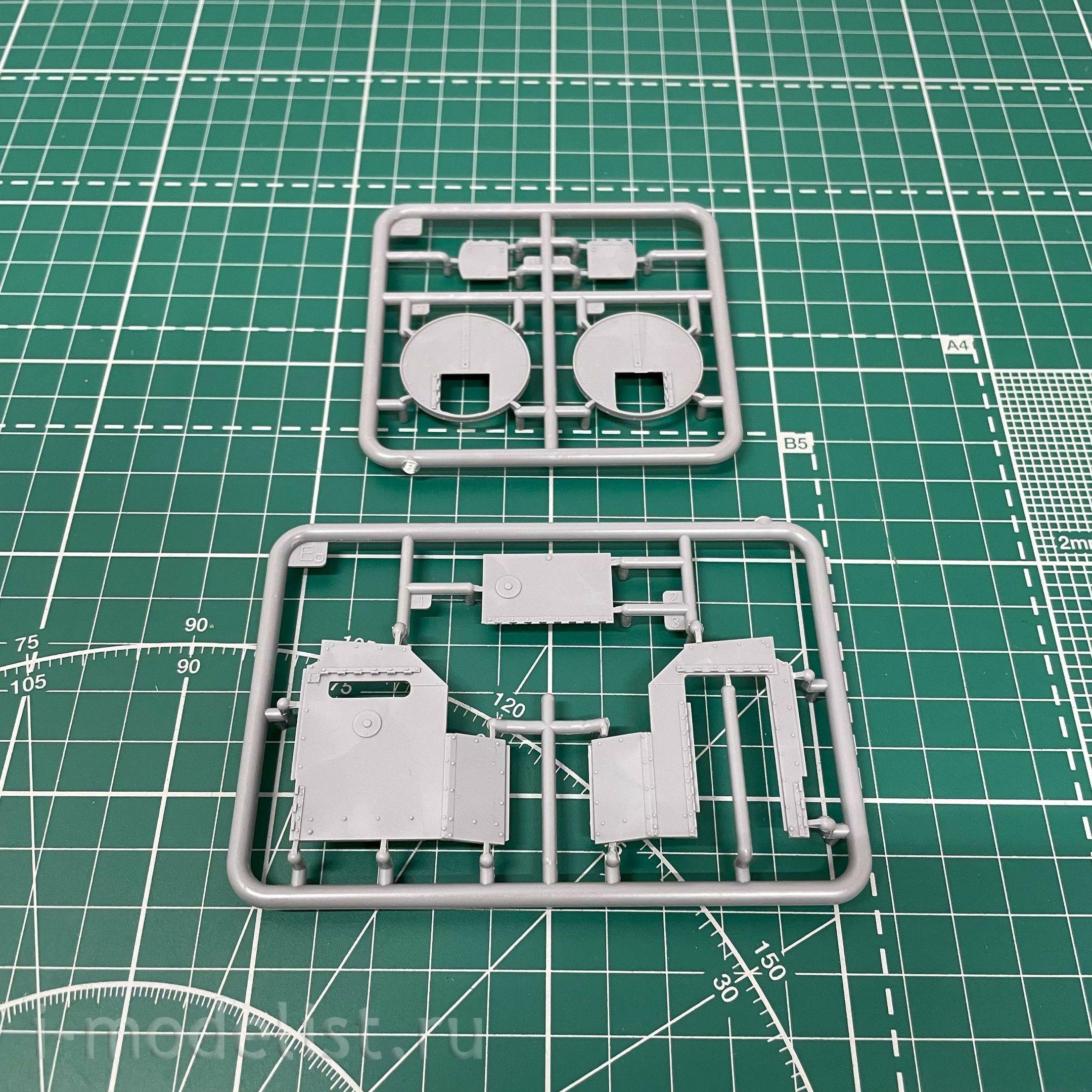 39010 MiniArt 1/35 AUSTIN 3 series armored car with interior. Germany, Austria-Hungary, Finland