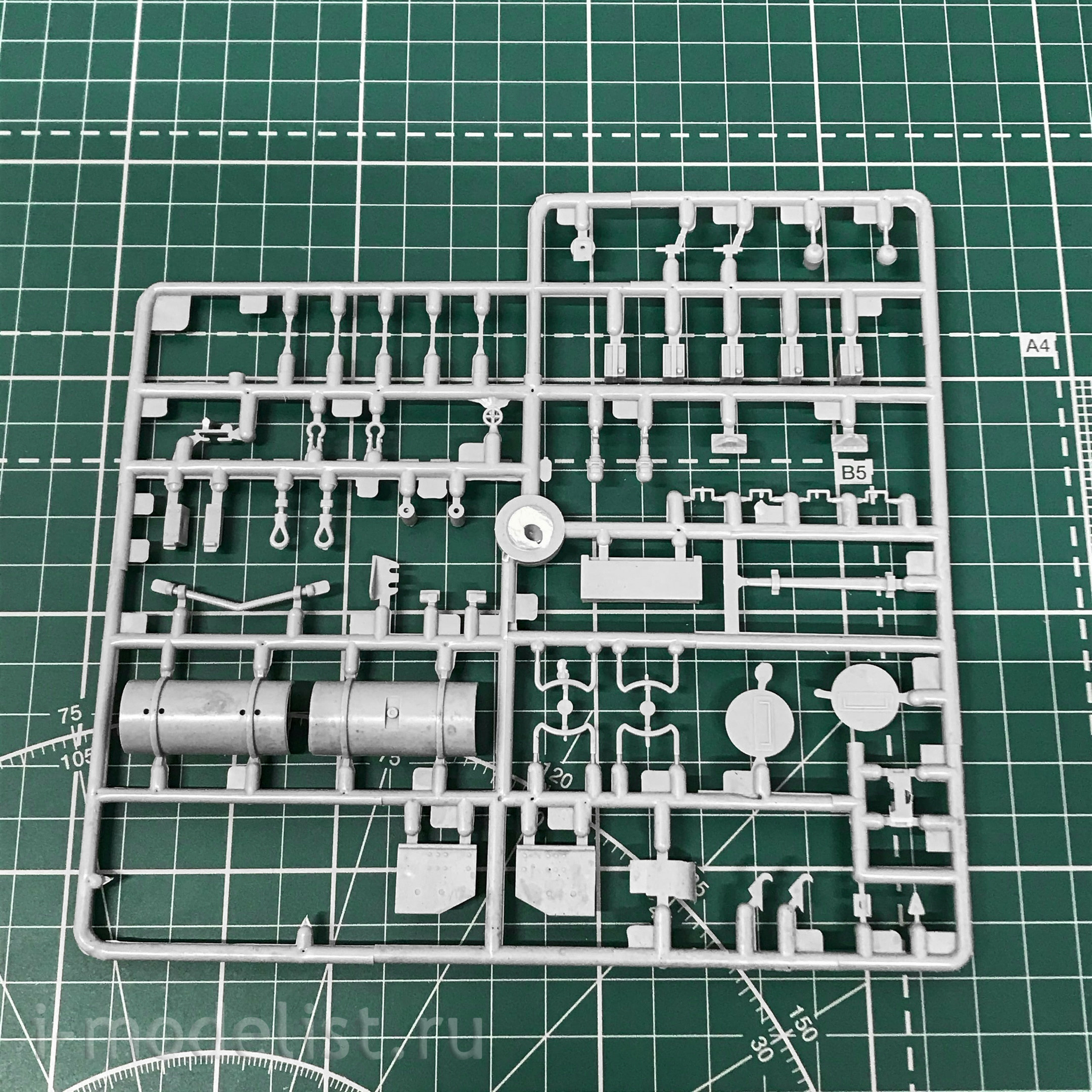 35040 Maket 1/35 combat body kit of the Valentine tank
