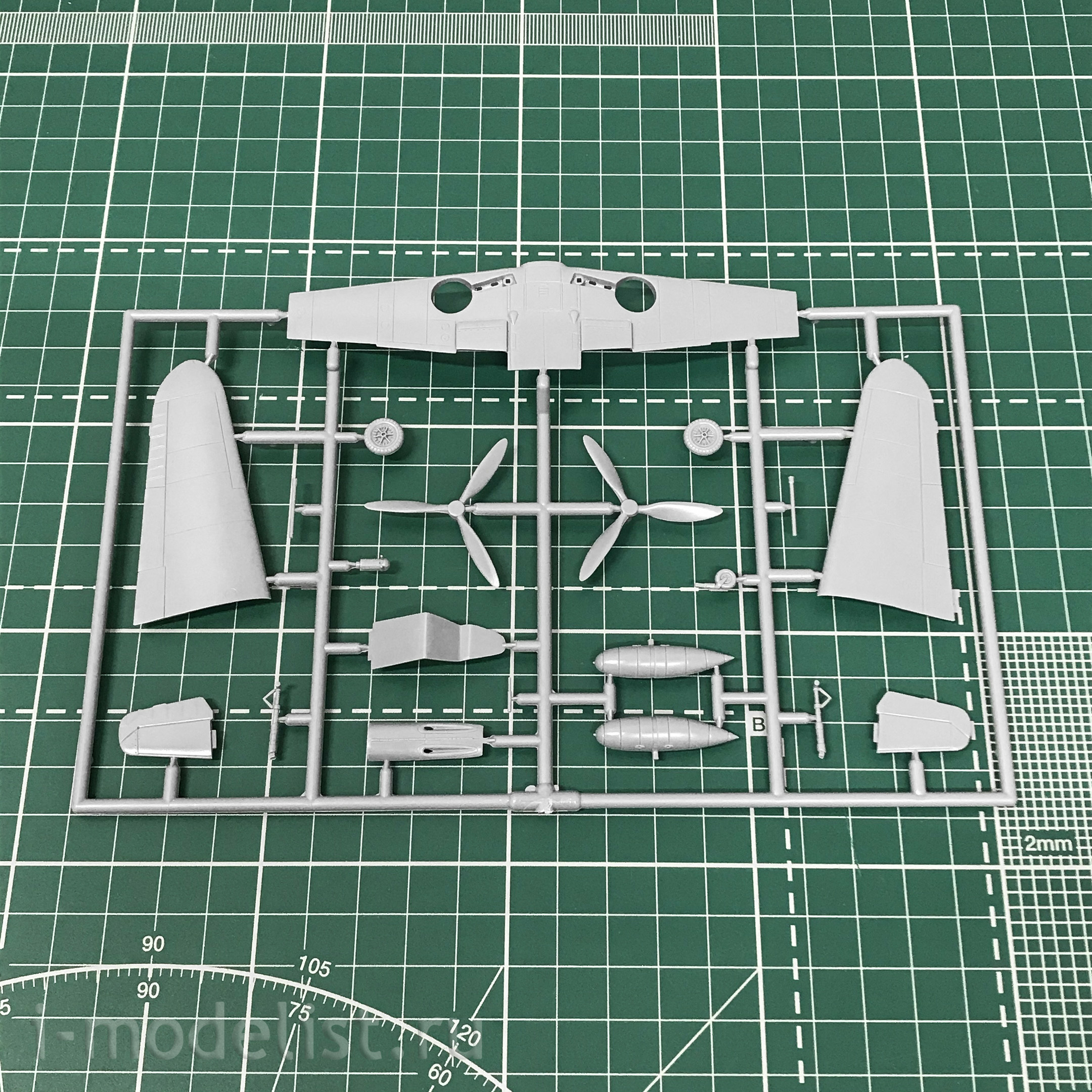 AZ7540 AZ Model 1/72 Messerschmitt Bf 109H-0 Aircraft