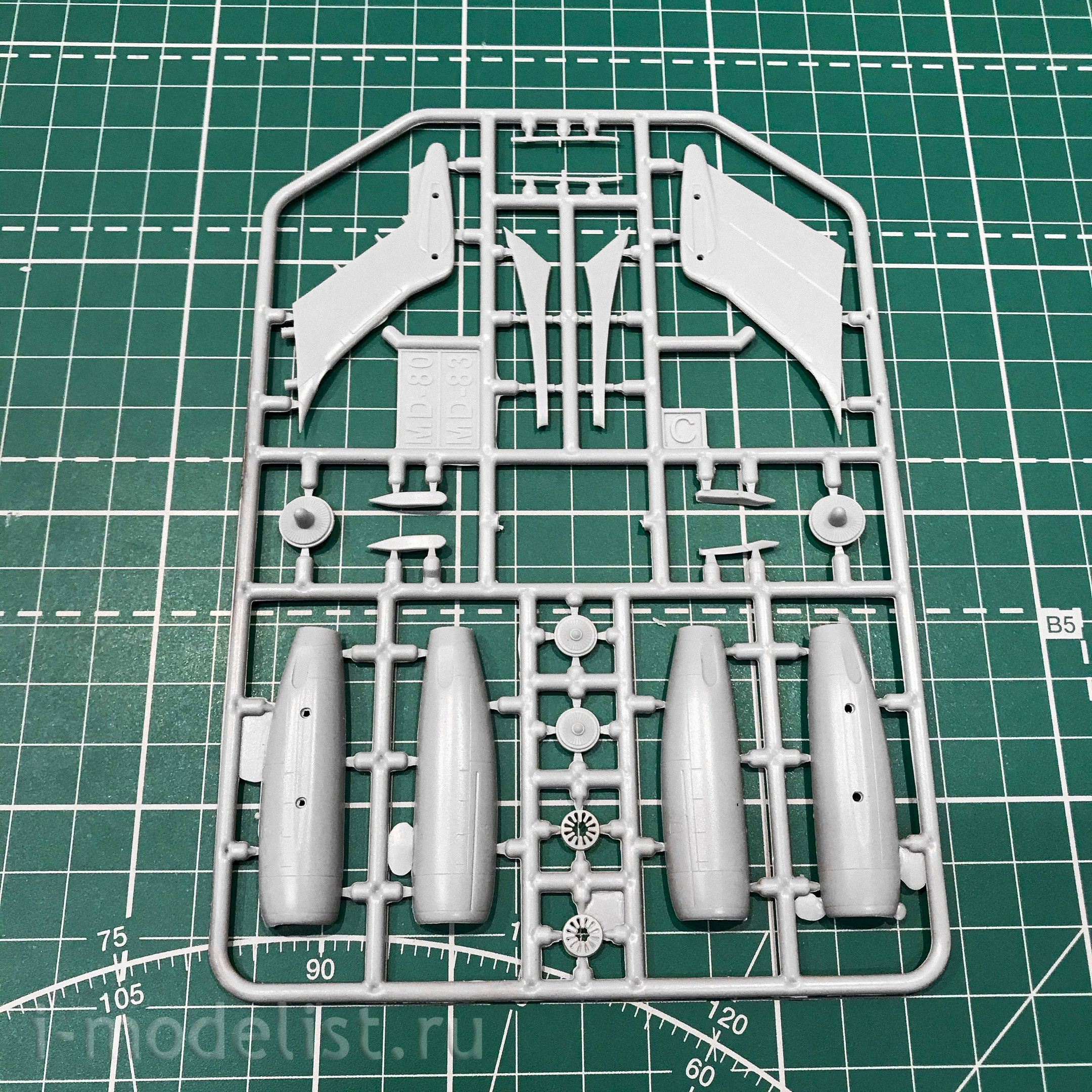 144112-1 Orient Express 1/144 Airliner MD-80 late American (Limited Edision)