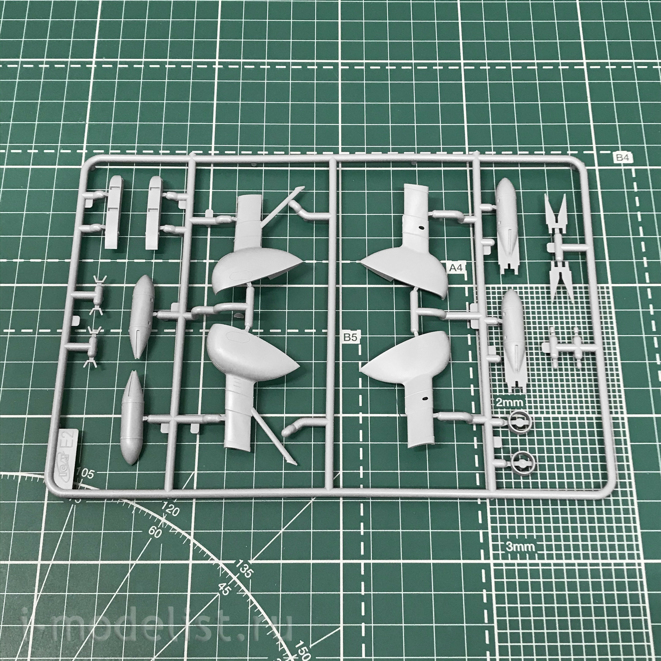 32020 ICM 1/32 Scale model Italian Fighter CR. 42 Falco