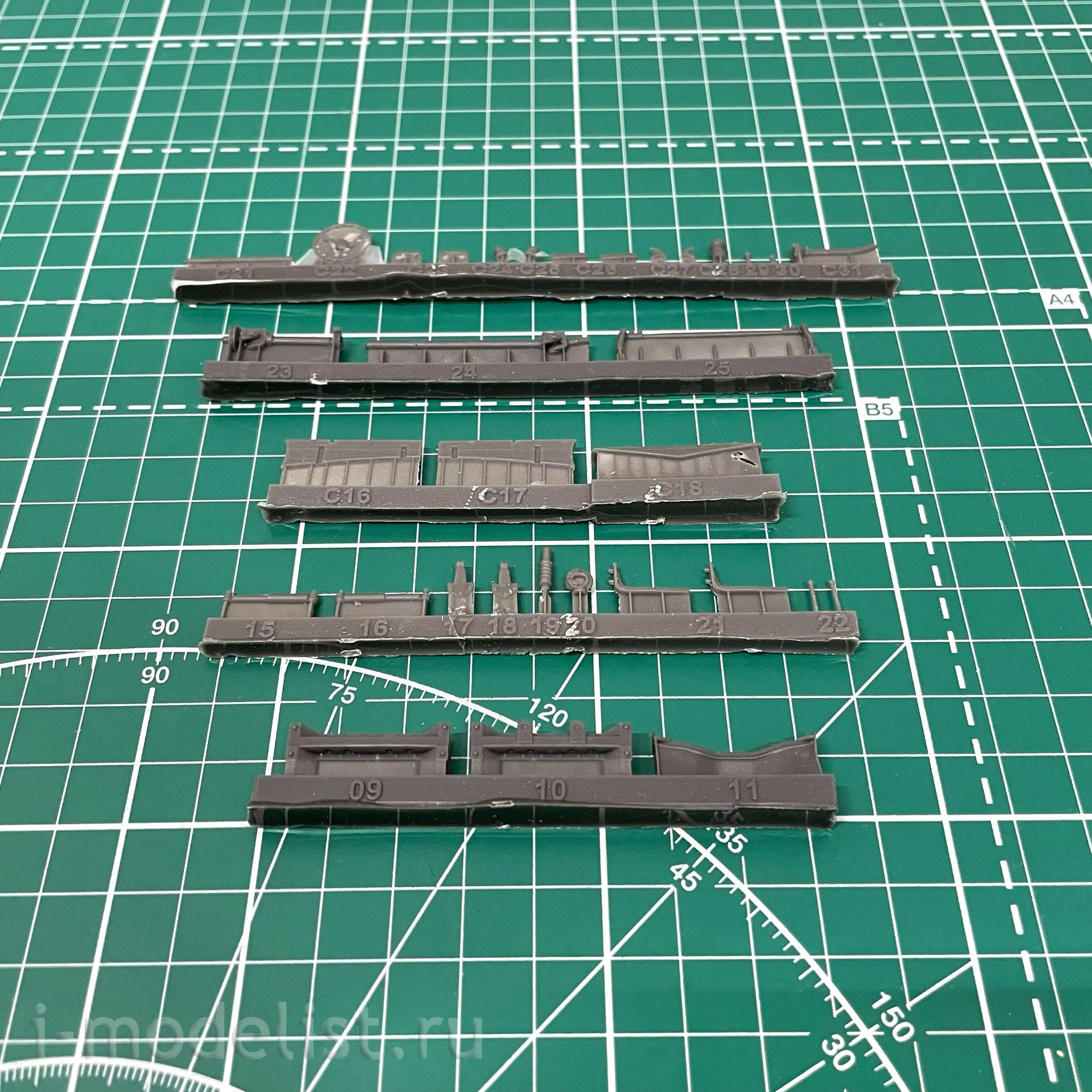 35031 GunTower Models 1/35 is a Soviet tractor with a semi-trailer. Kit 1 (51A)