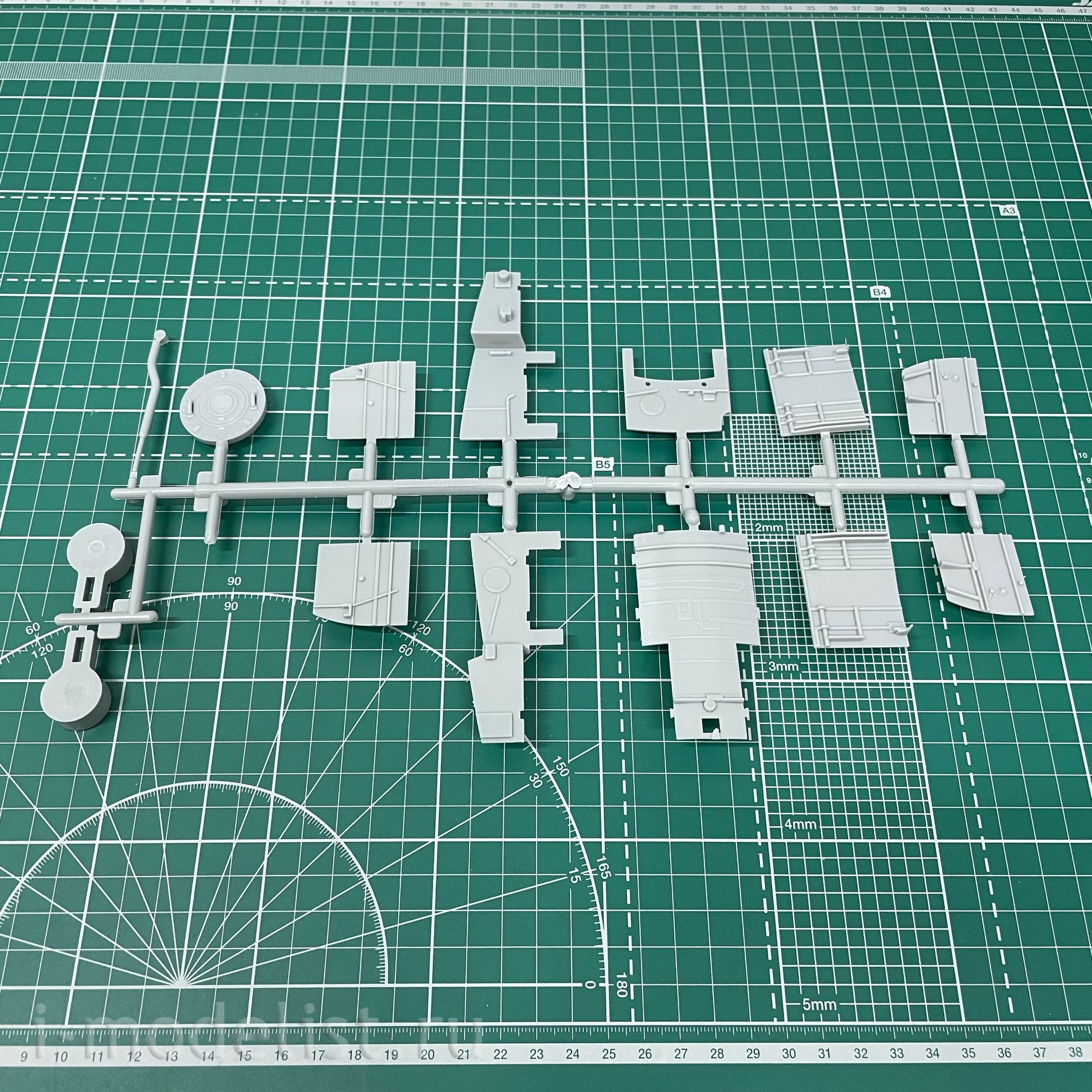 81808 HobbyBoss 1/18 F-86F-30 “Sabre”aircraft