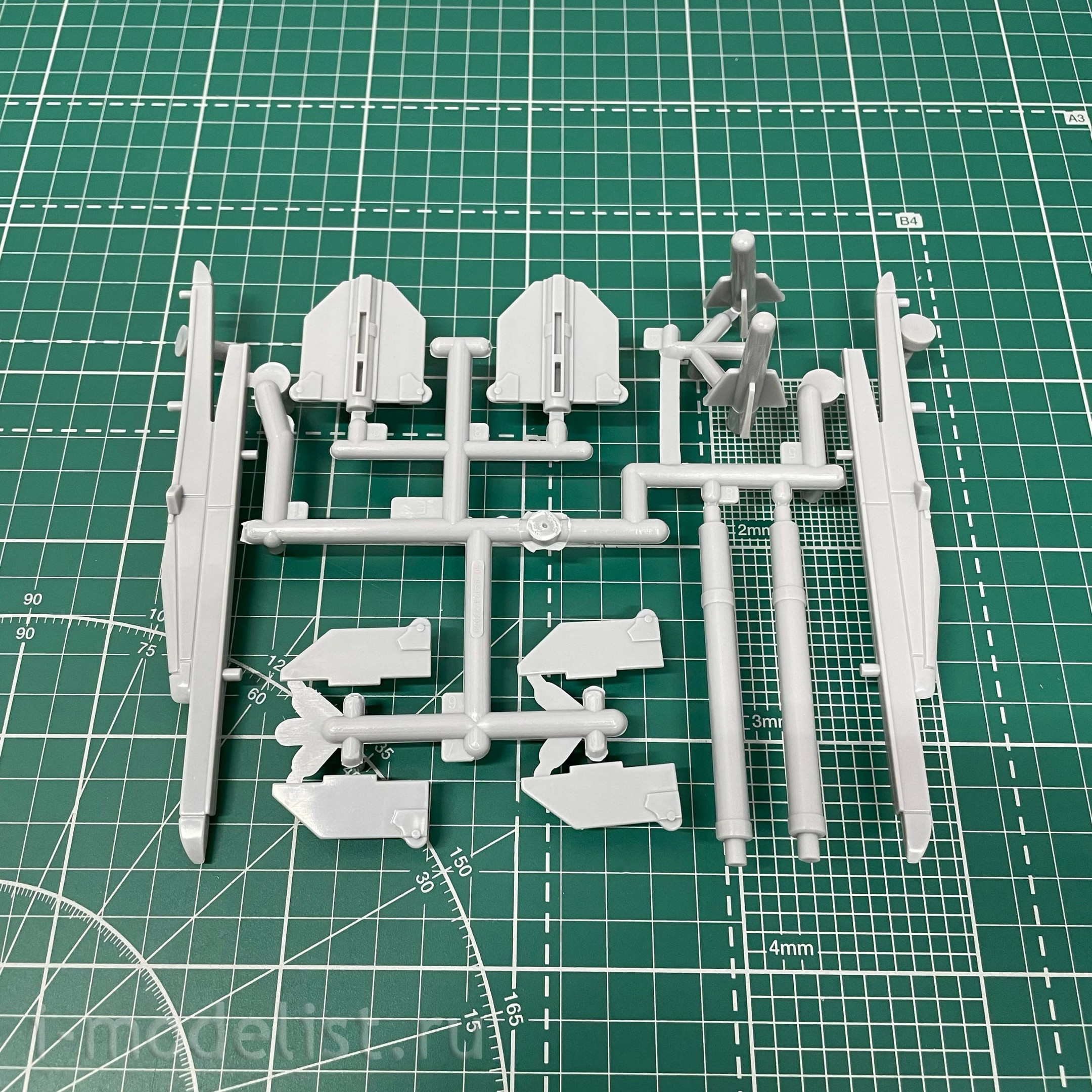 81808 HobbyBoss 1/18 F-86F-30 “Sabre”aircraft