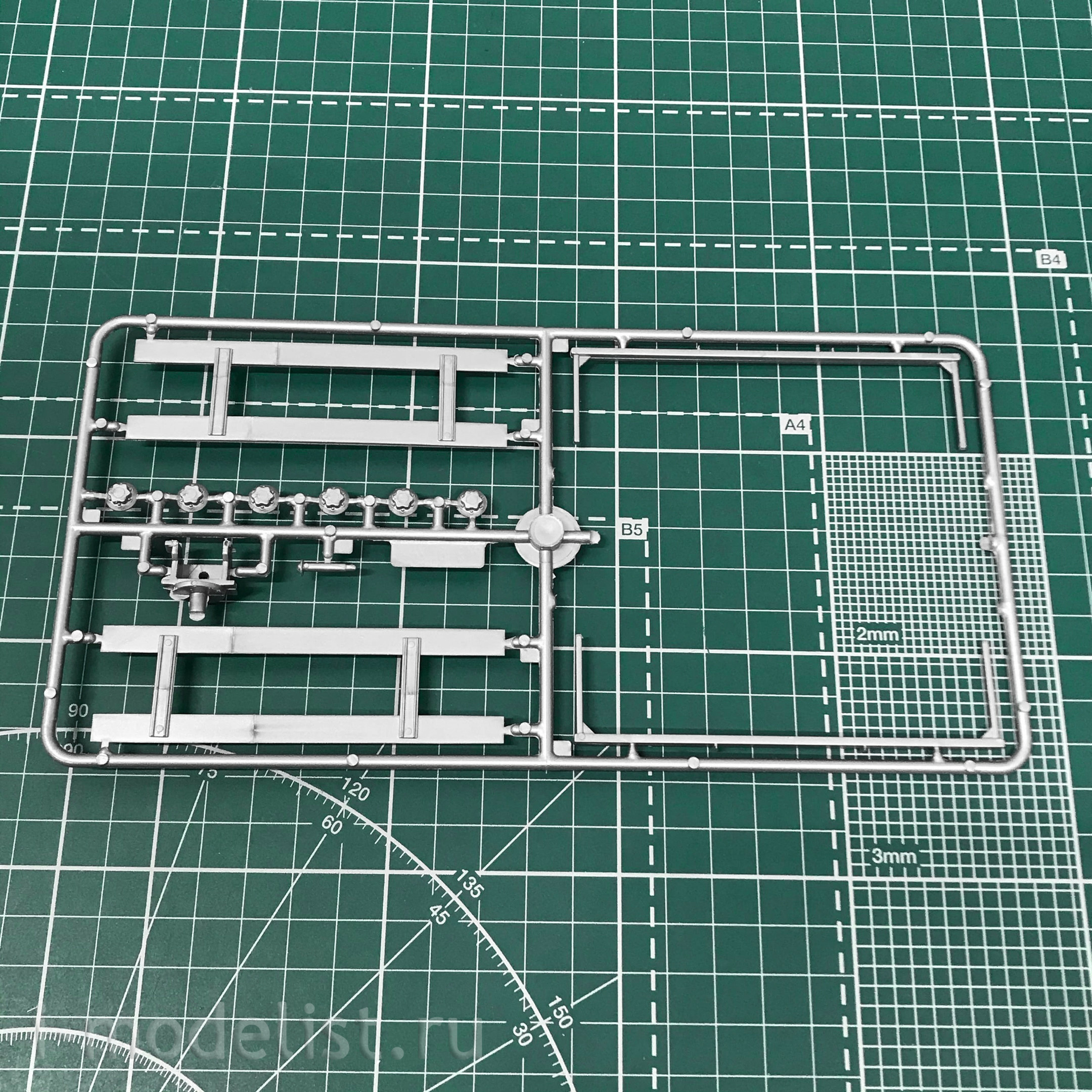 3945 Italeri 1/24 VOLVO F16 Globetrotter Truck Canvas Truck with the lift