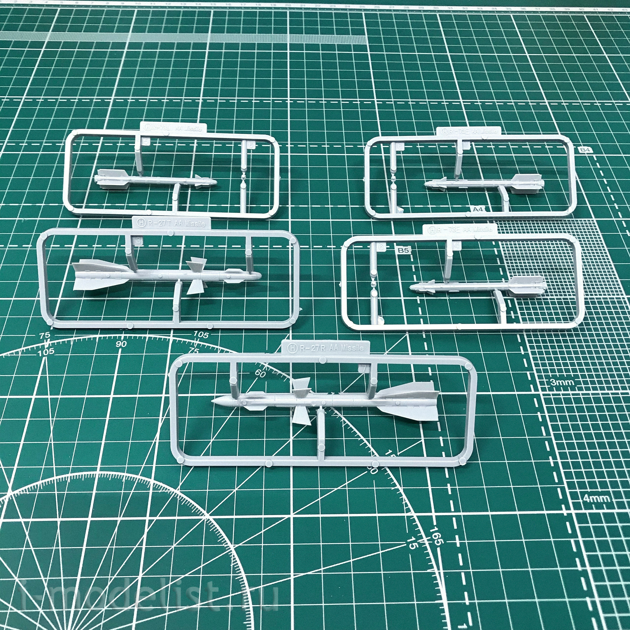 8001 MiniBase 1/48 Russian С-33 carrier-based fighter