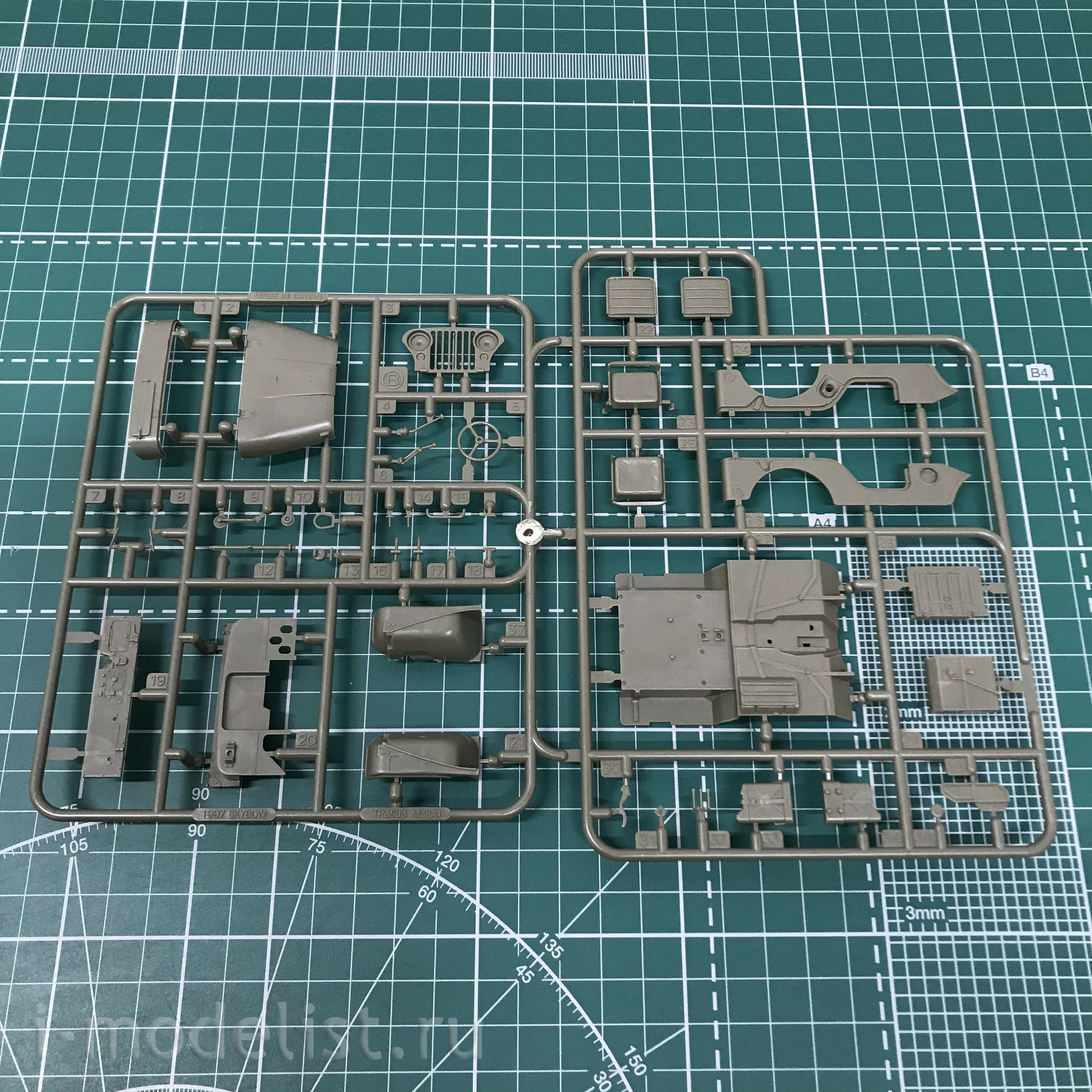 AF35S99 AFVClub 1/35 Reconnaissance Vehicle DF 1/4 ton 4x4 M38A1 / CJ-5 Siyur + Tolar Recoilless Rifle Vehicle (2 models included)