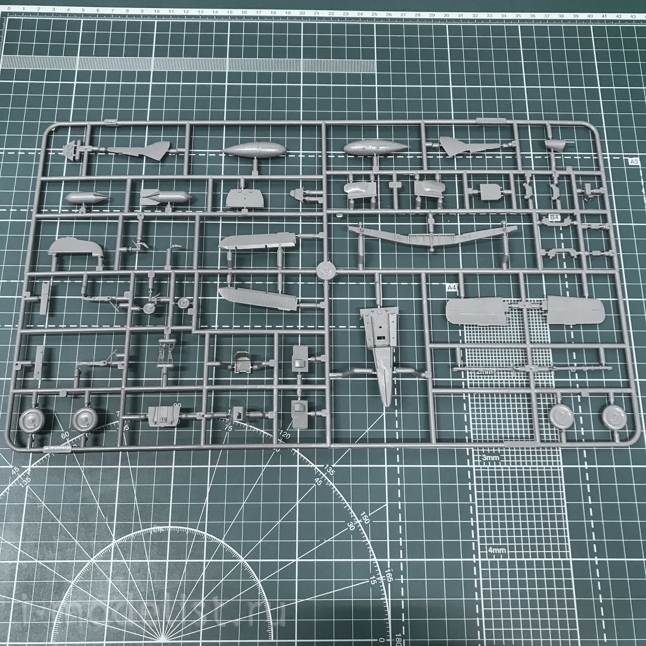 8189 Edward 1/48 FW 190D-9 LATE ProfiPACK