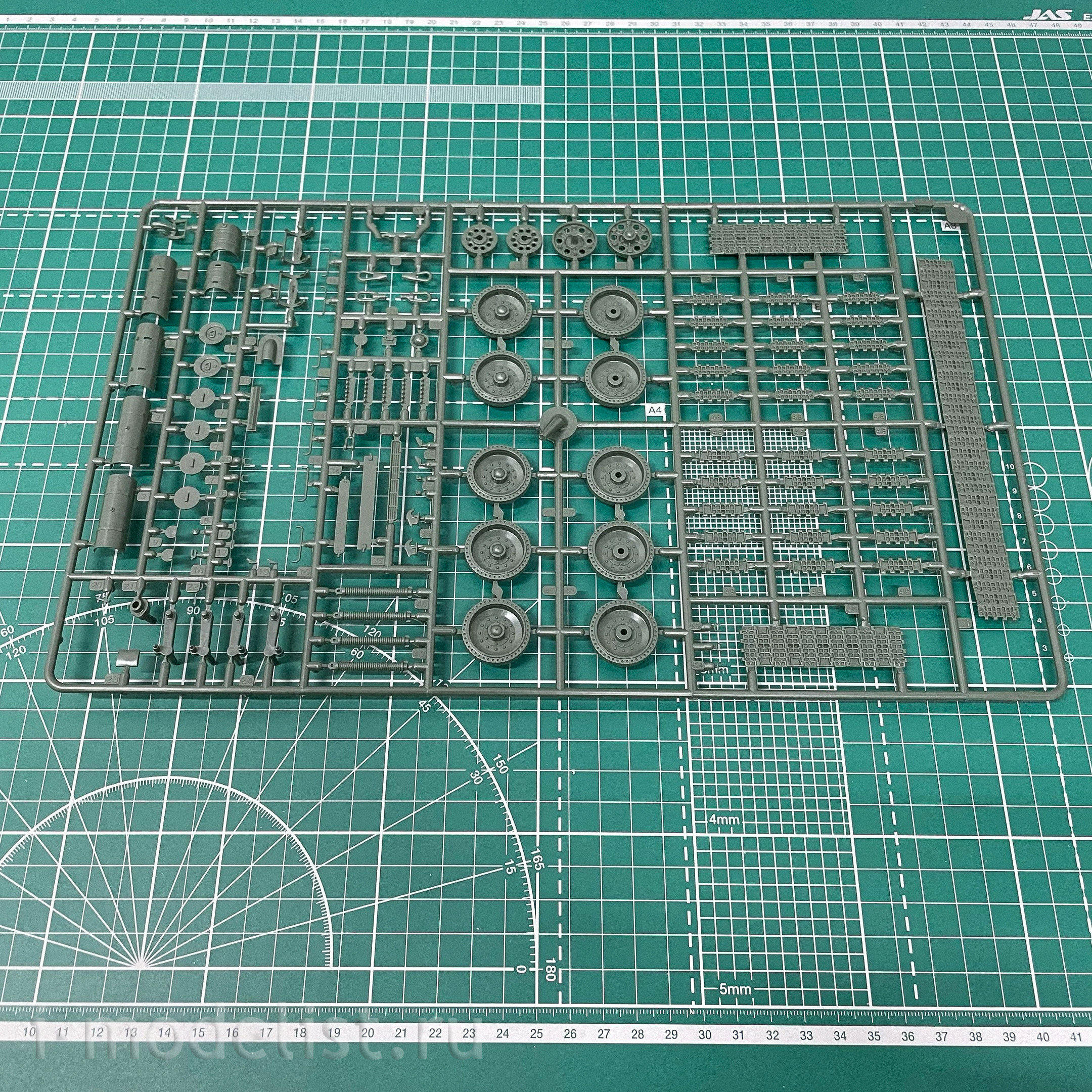 6585 Italeri 1/35 34/85 Korean War Tank