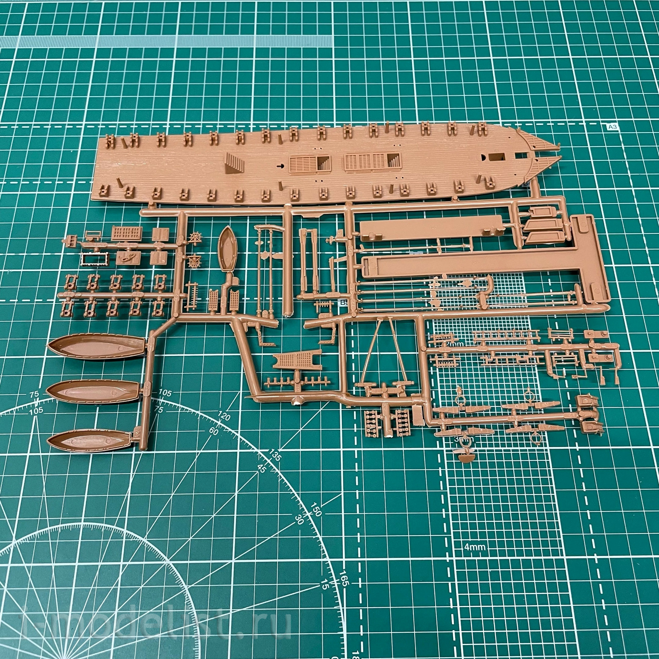 05408N Revell 1/225 Set Royal Navy Battleship Victory