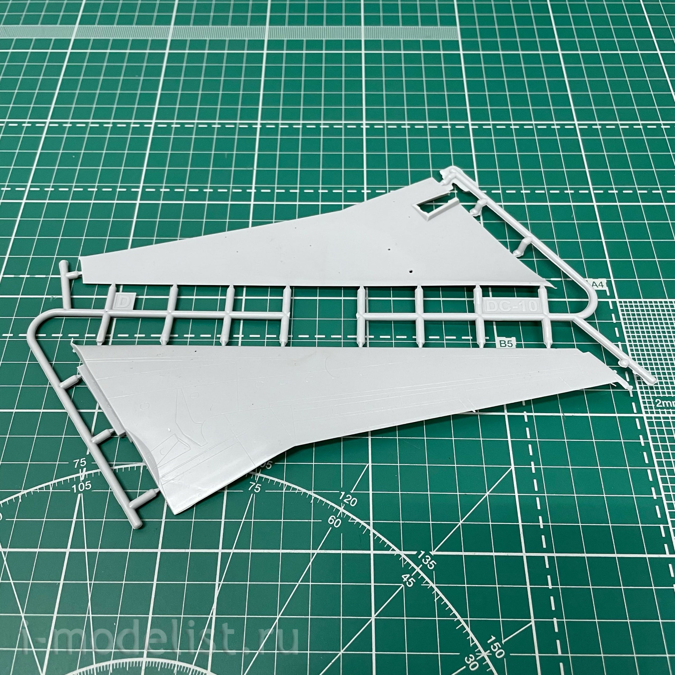 144-005 AMP 1/144 DC-10 Air Tanker Aircraft