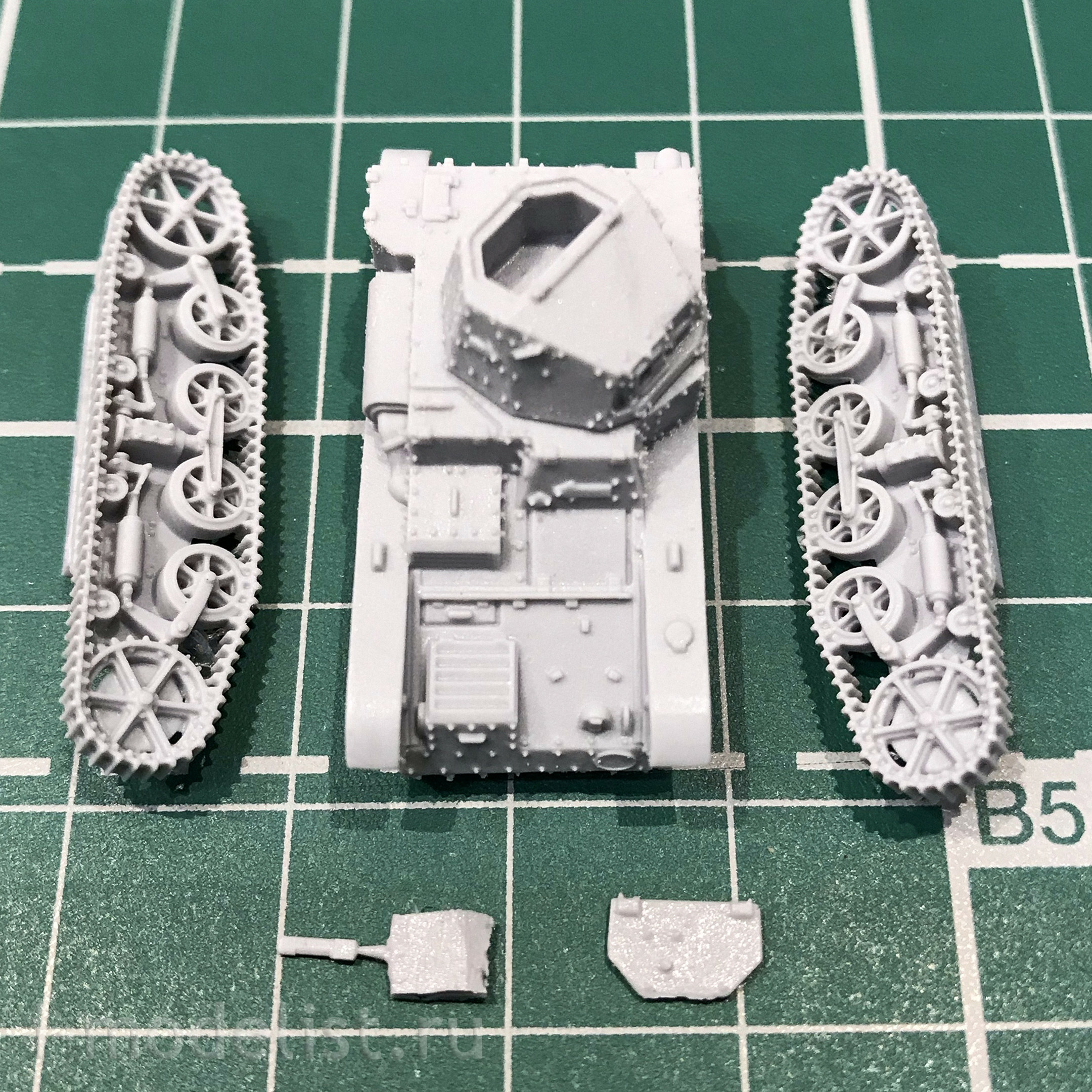 100042 Zebrano 1/100 French light cavalry tank AMR33