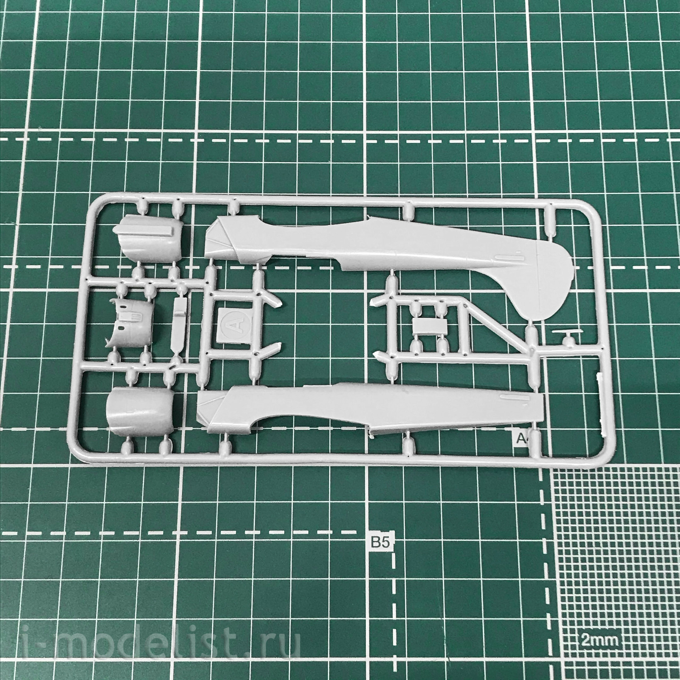 72318 Amodel 1/72 Yak-18P