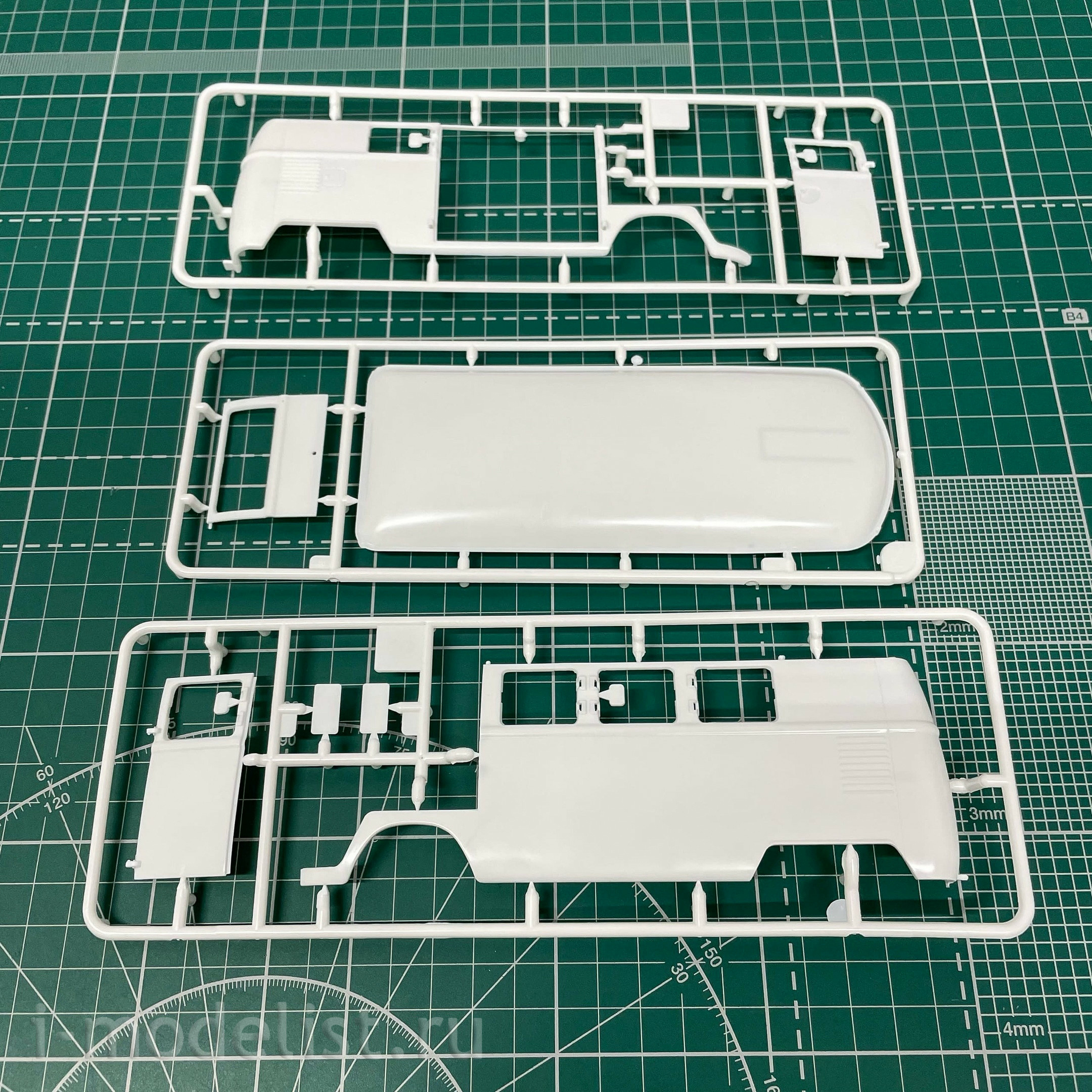 07675 Revell 1/24 Bus VW T1