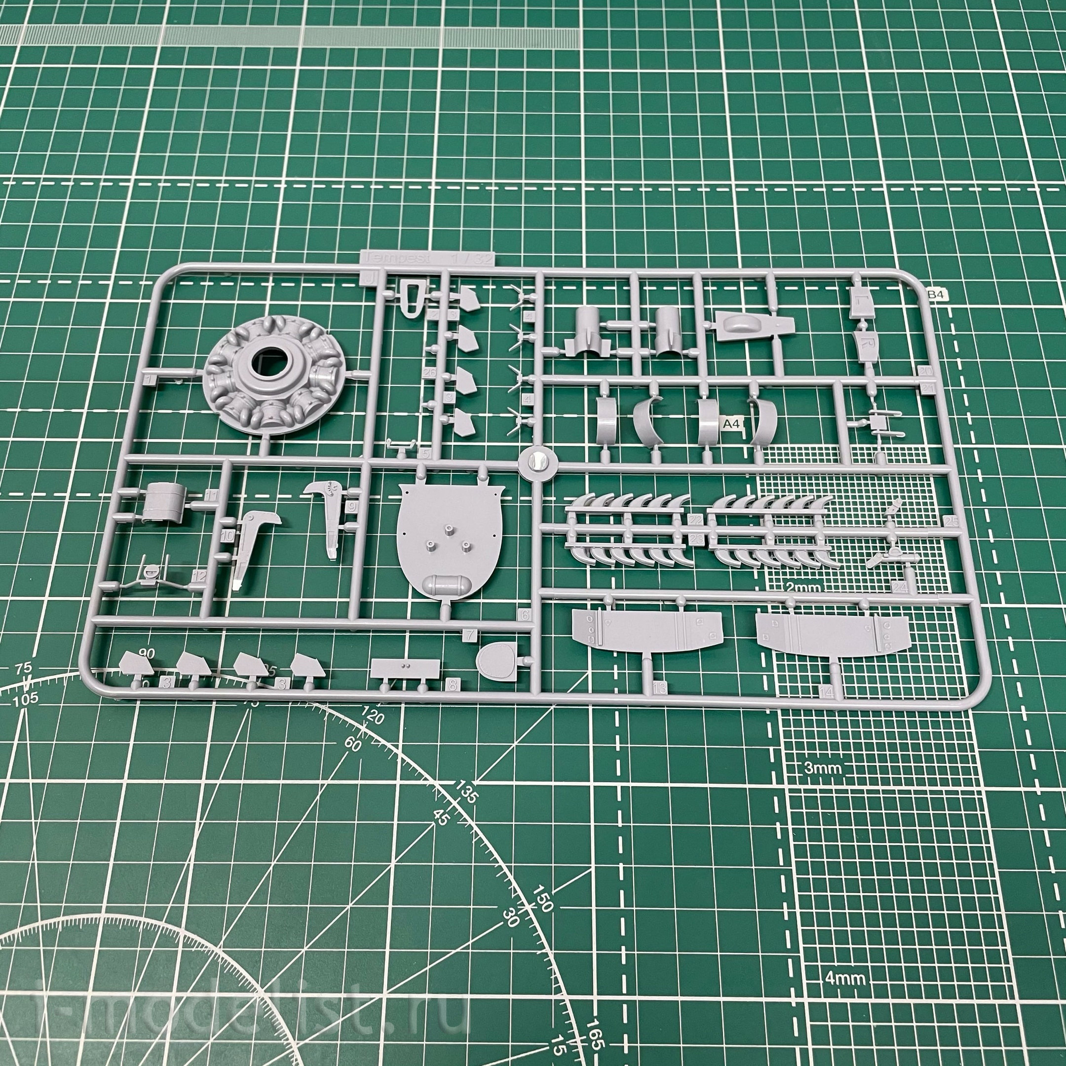 03851 Revell 1/32 British single-seat Hawker Tempest V fighter
