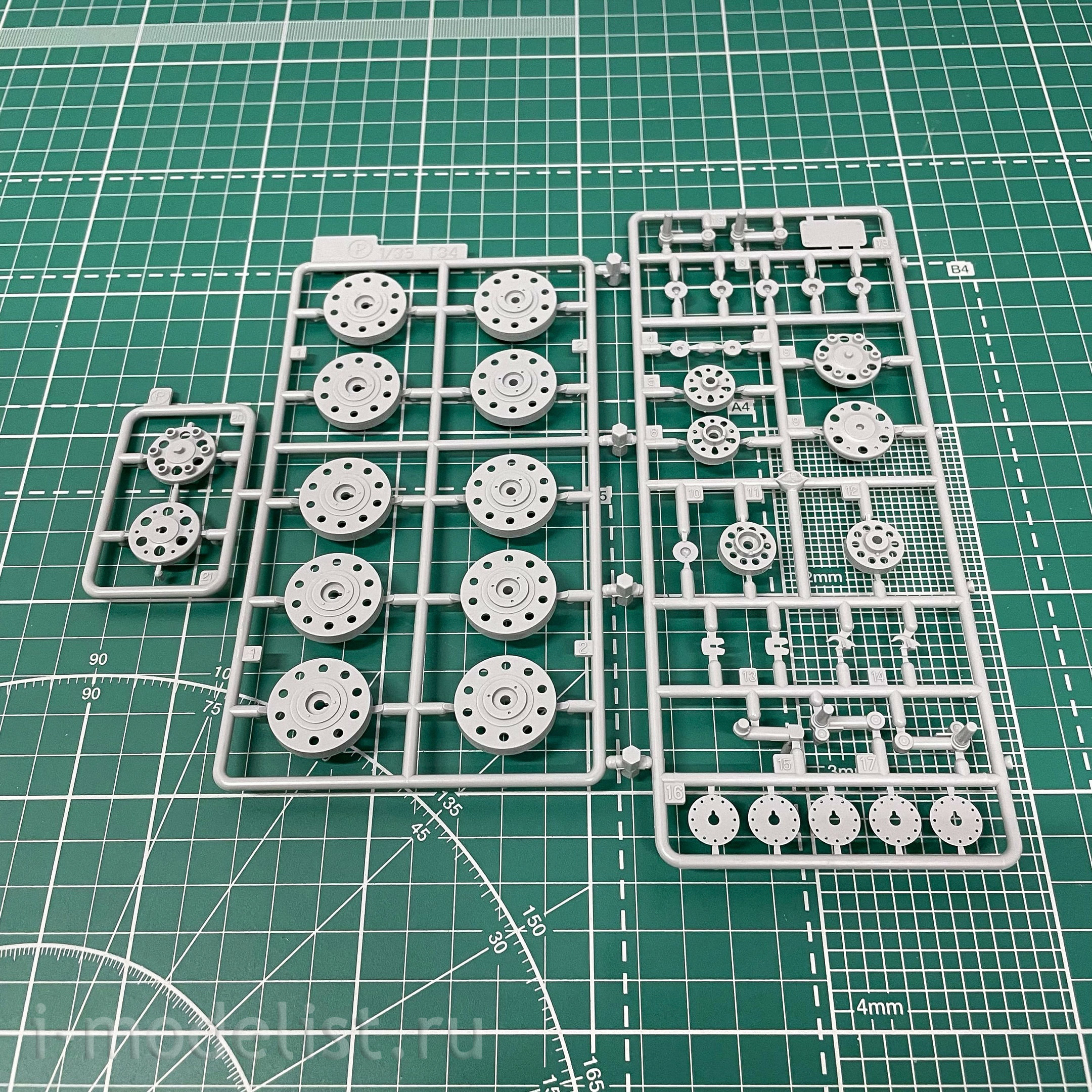 6424 Dragon 1/35 T-34/76 Mod.1942 Hexagonal Turret Soft Edge Type
