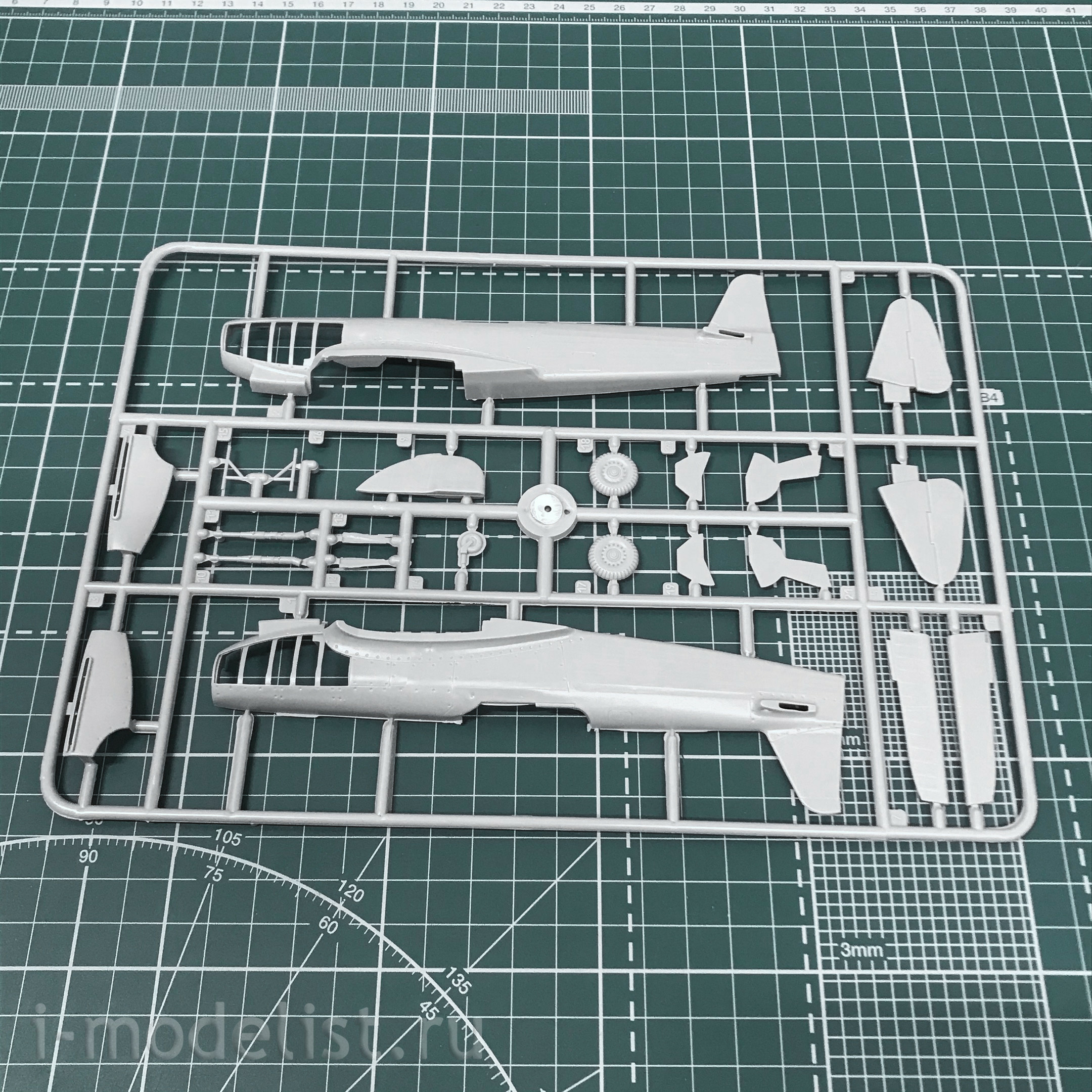 48039 ARK-models 1/48 Fighter Yak-9T Soviet pilot-Asa Ivan Stepanenko