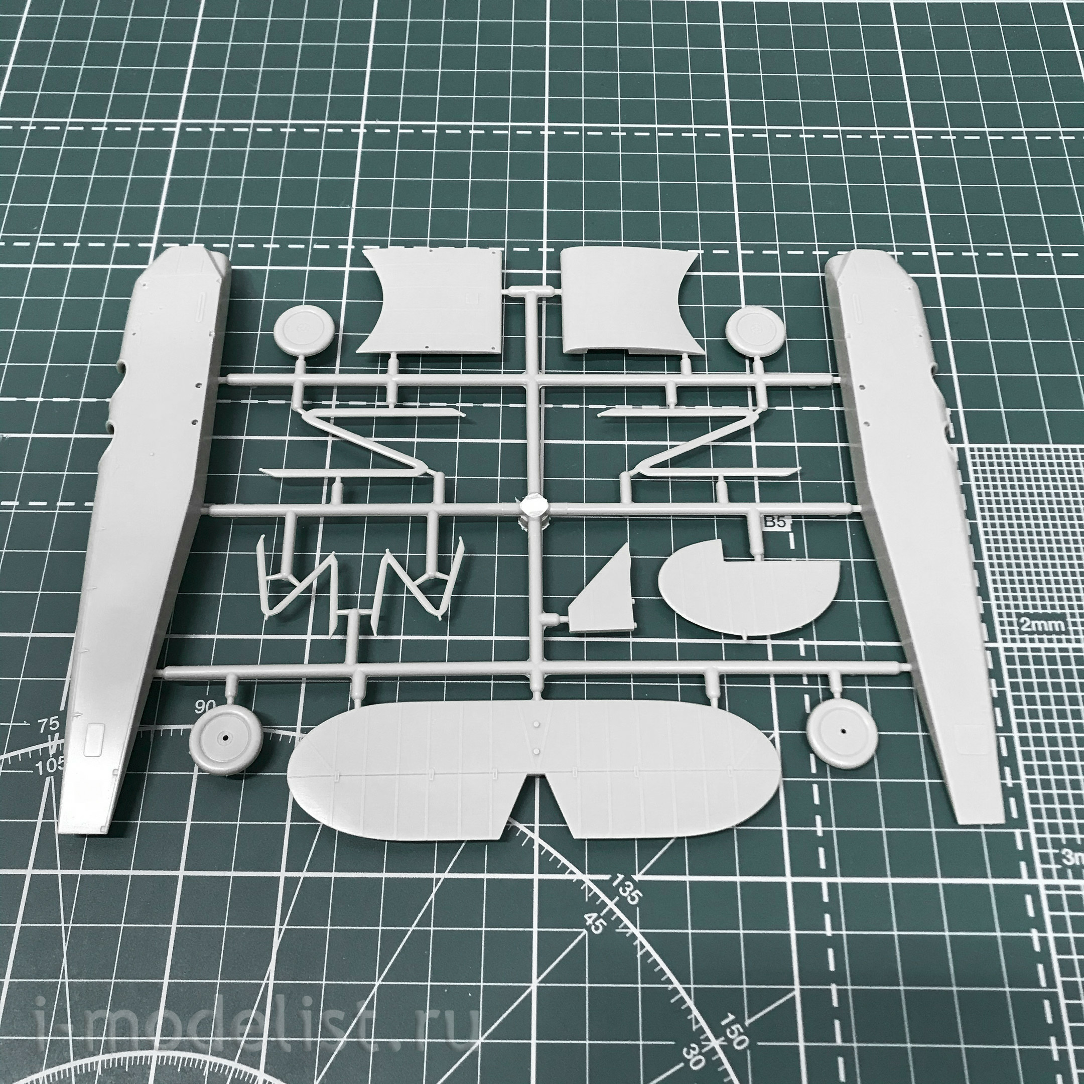 ADM4808 AZ Model 1/48 Biplane Polikarpov Po-2/CSS-13/K-62