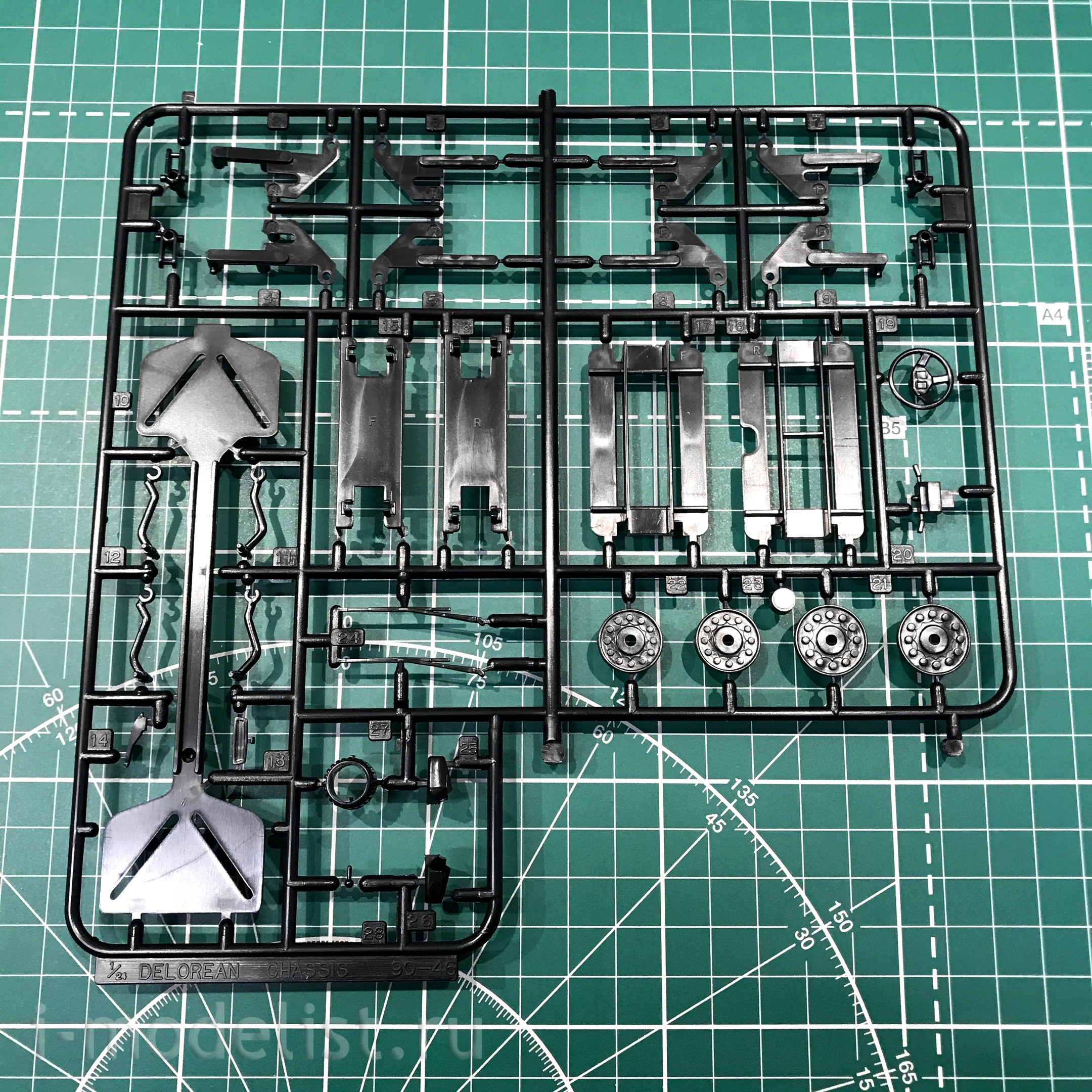 05916 Aoshima 1/24 Back To The Future DeLorean from Part I