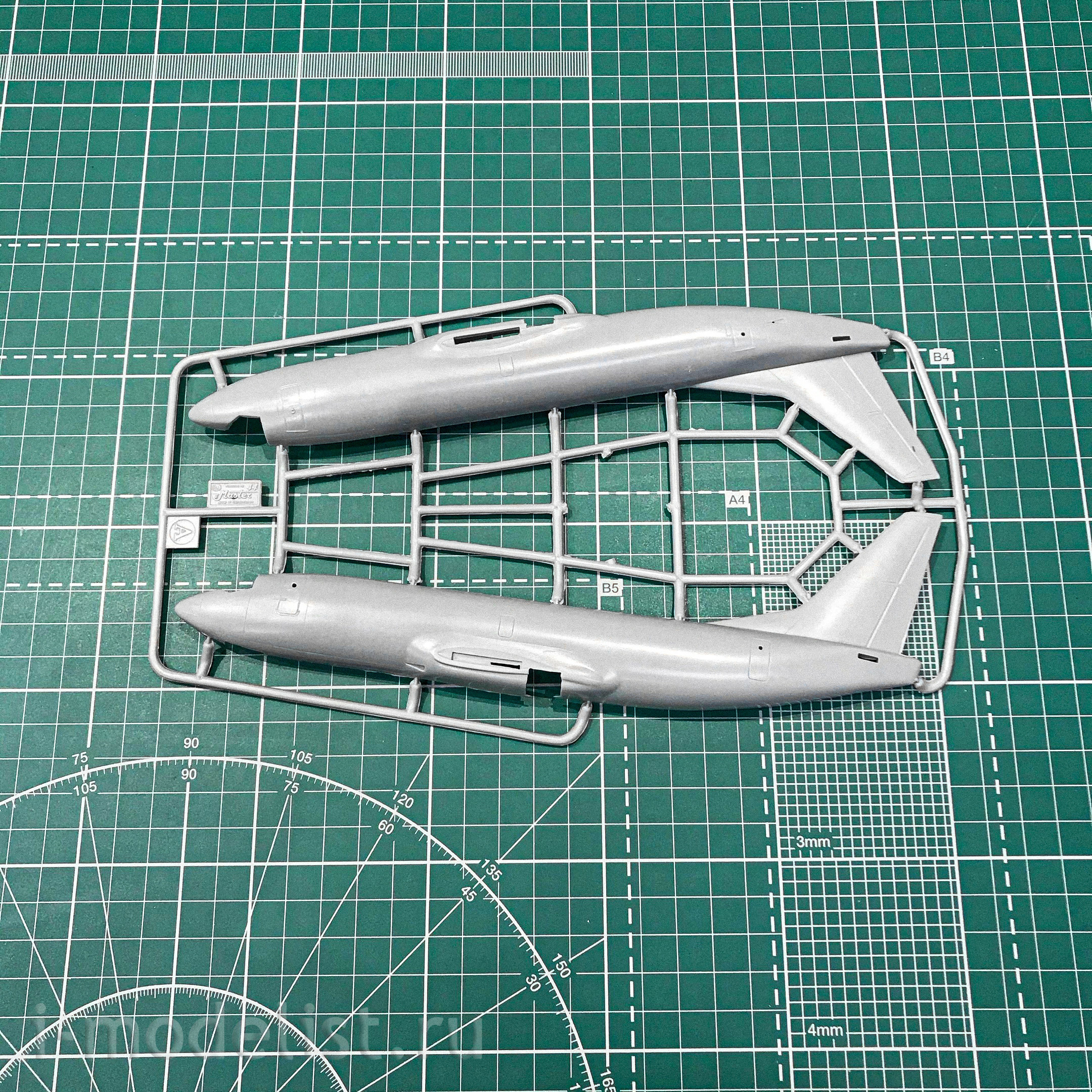 14423 Eastern Express 1/144 scales Airliner B-733 Atlant-Soyuz