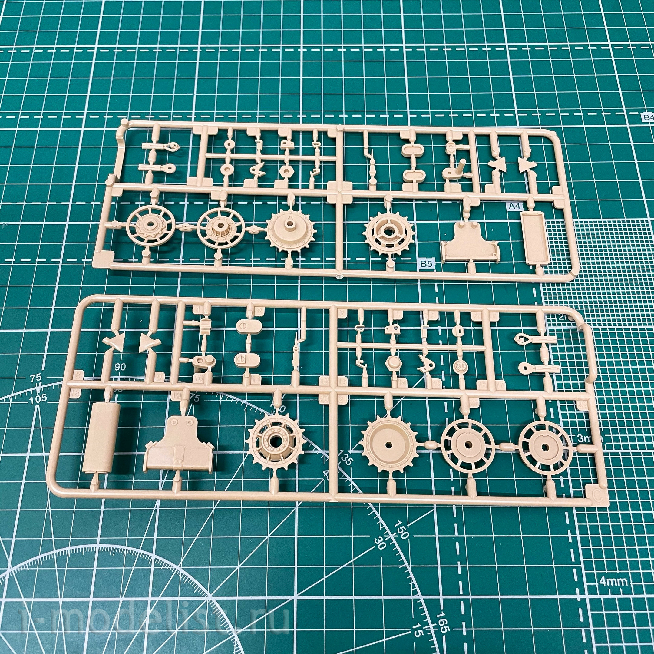 35A035 Amusing Hobby 1/35 Centurion AVRE MK 5 Tank