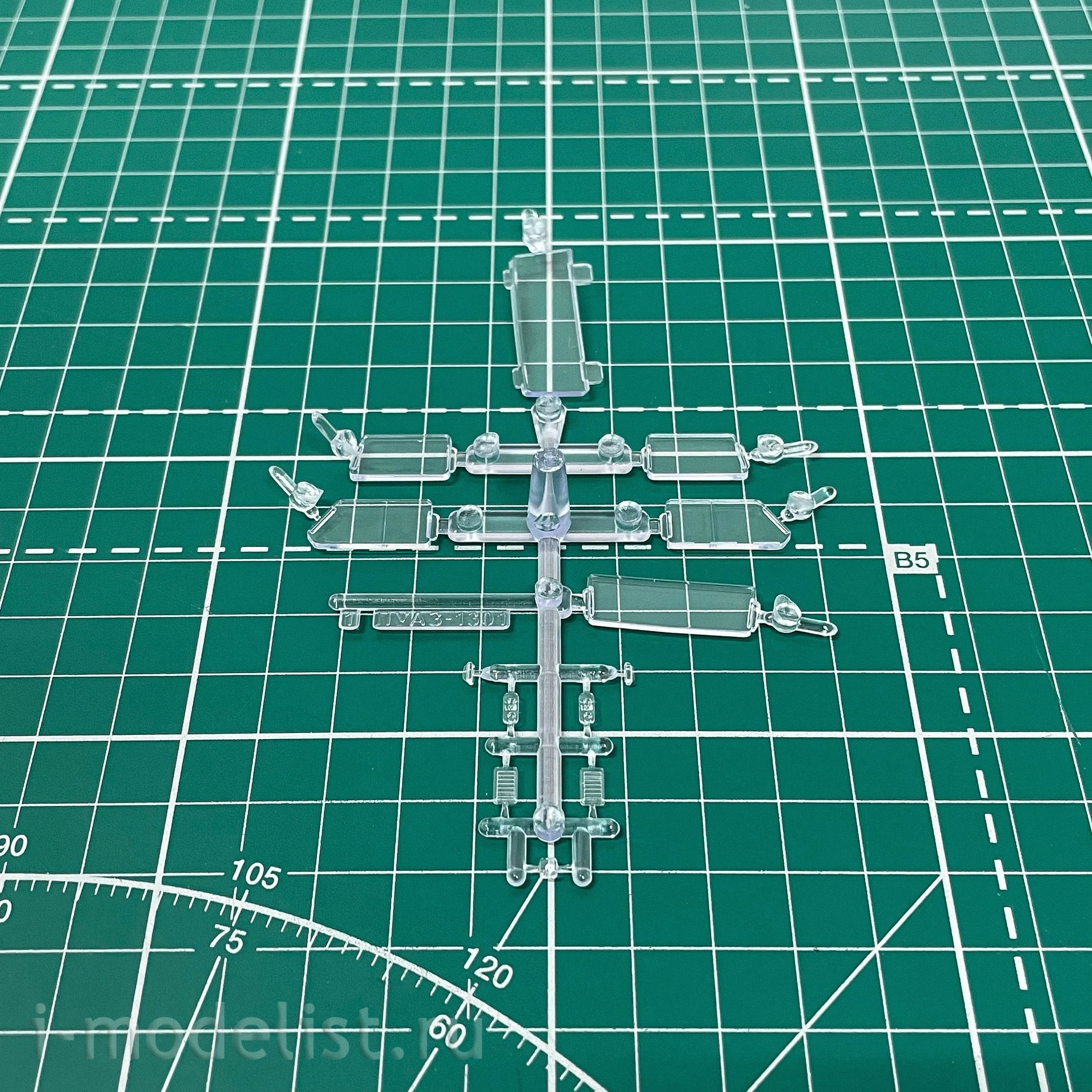 1503AVD AVD Models 1/43 Assembled model LUAZ-1301