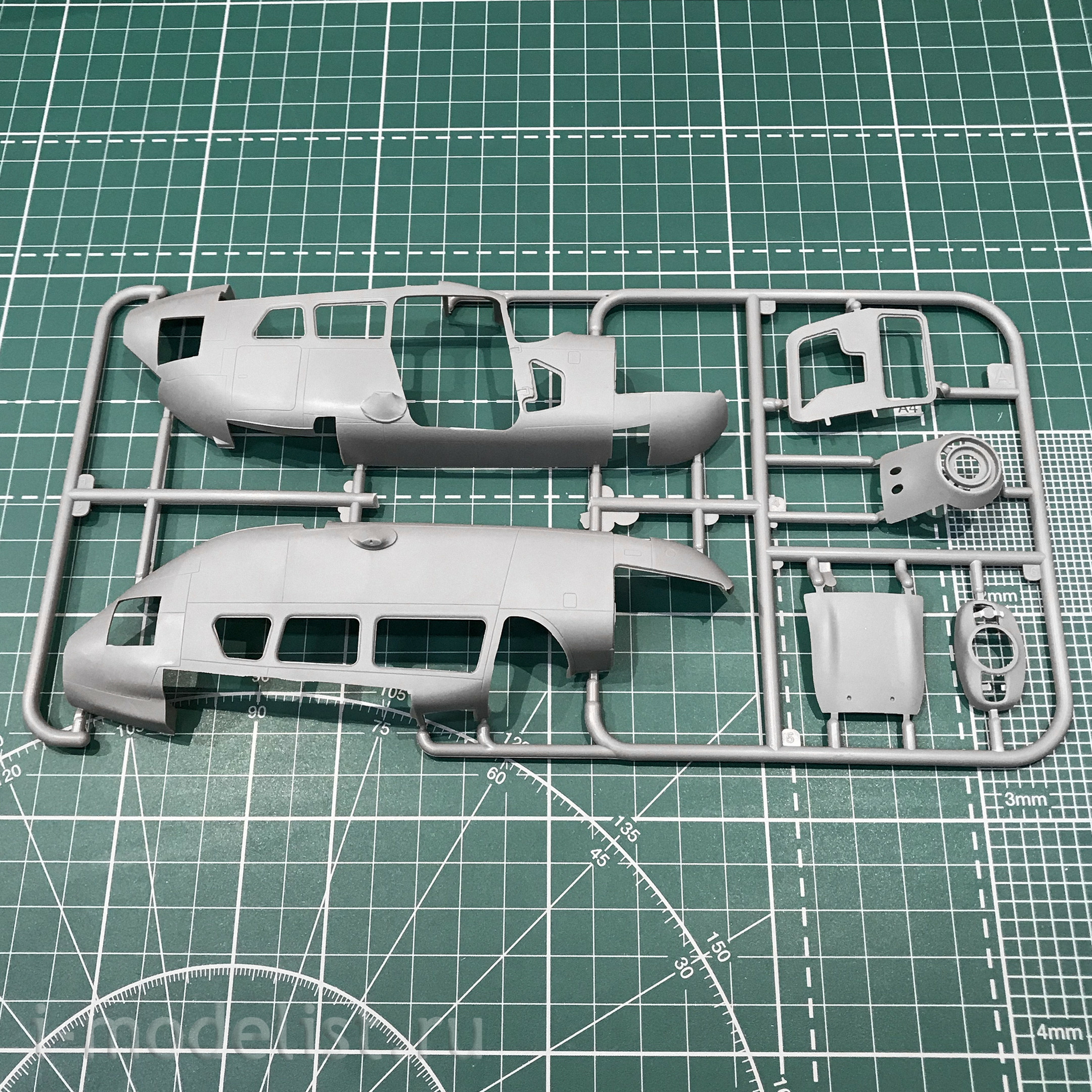 620 Roden 1/32 O-A2 Skymaster Aircraft