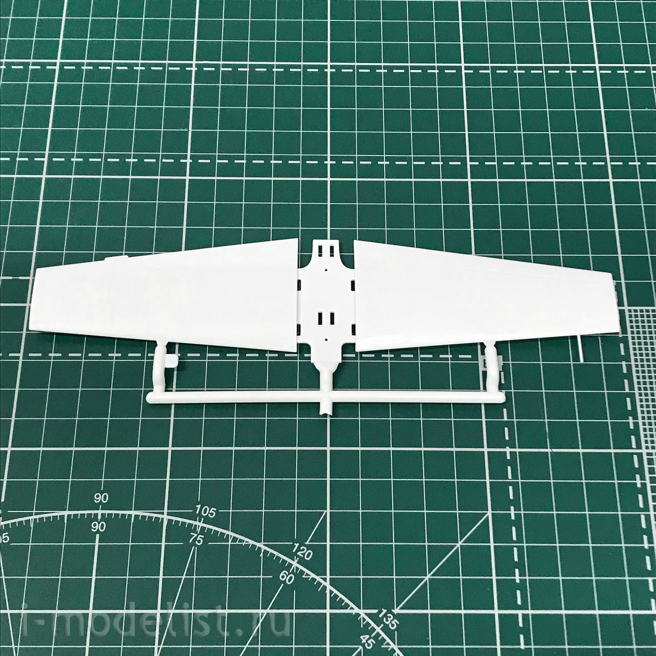 48017 ARK-models 1/48 The Y-52 Maestro sports training aircraft