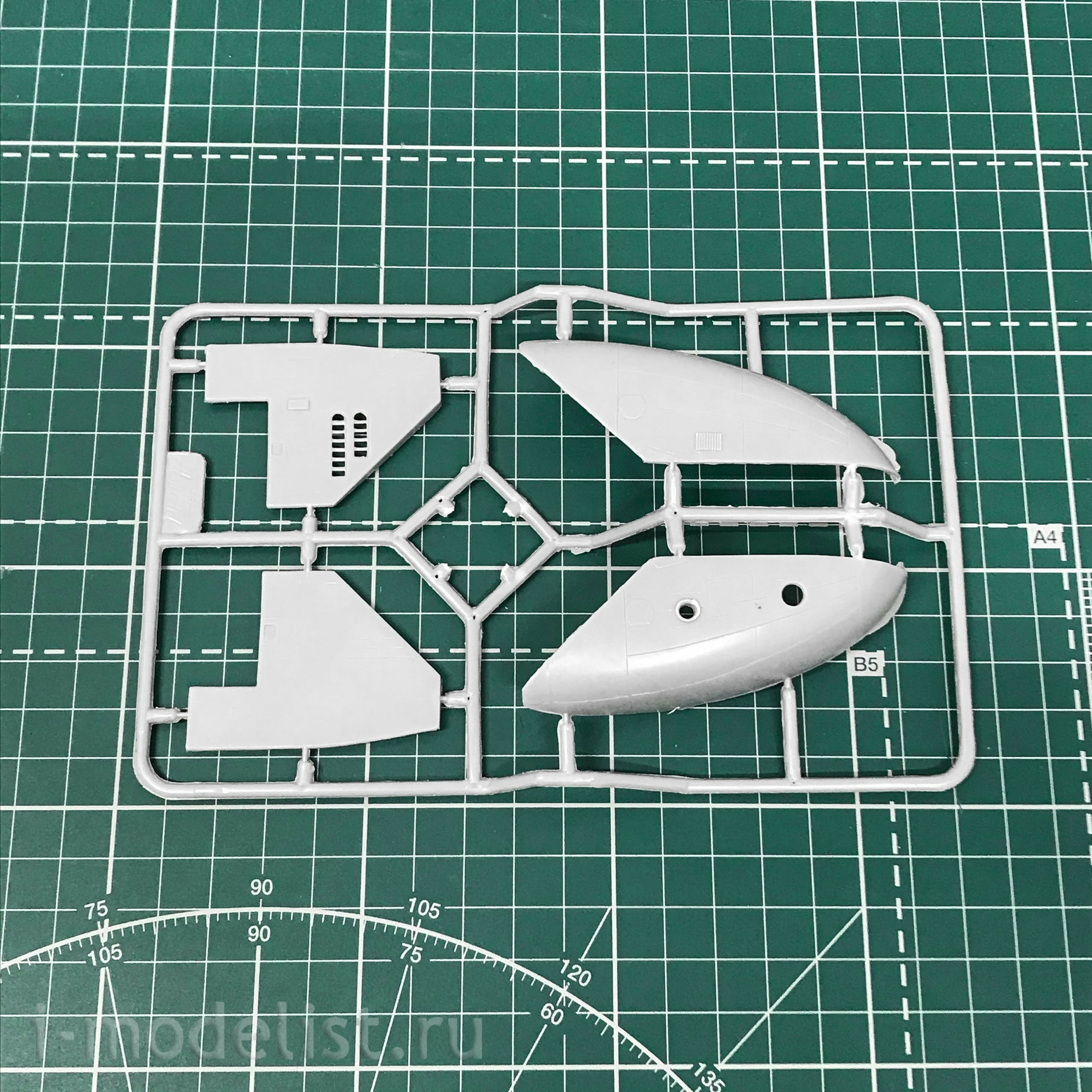 72149 Amodel 1/72 Helicopter