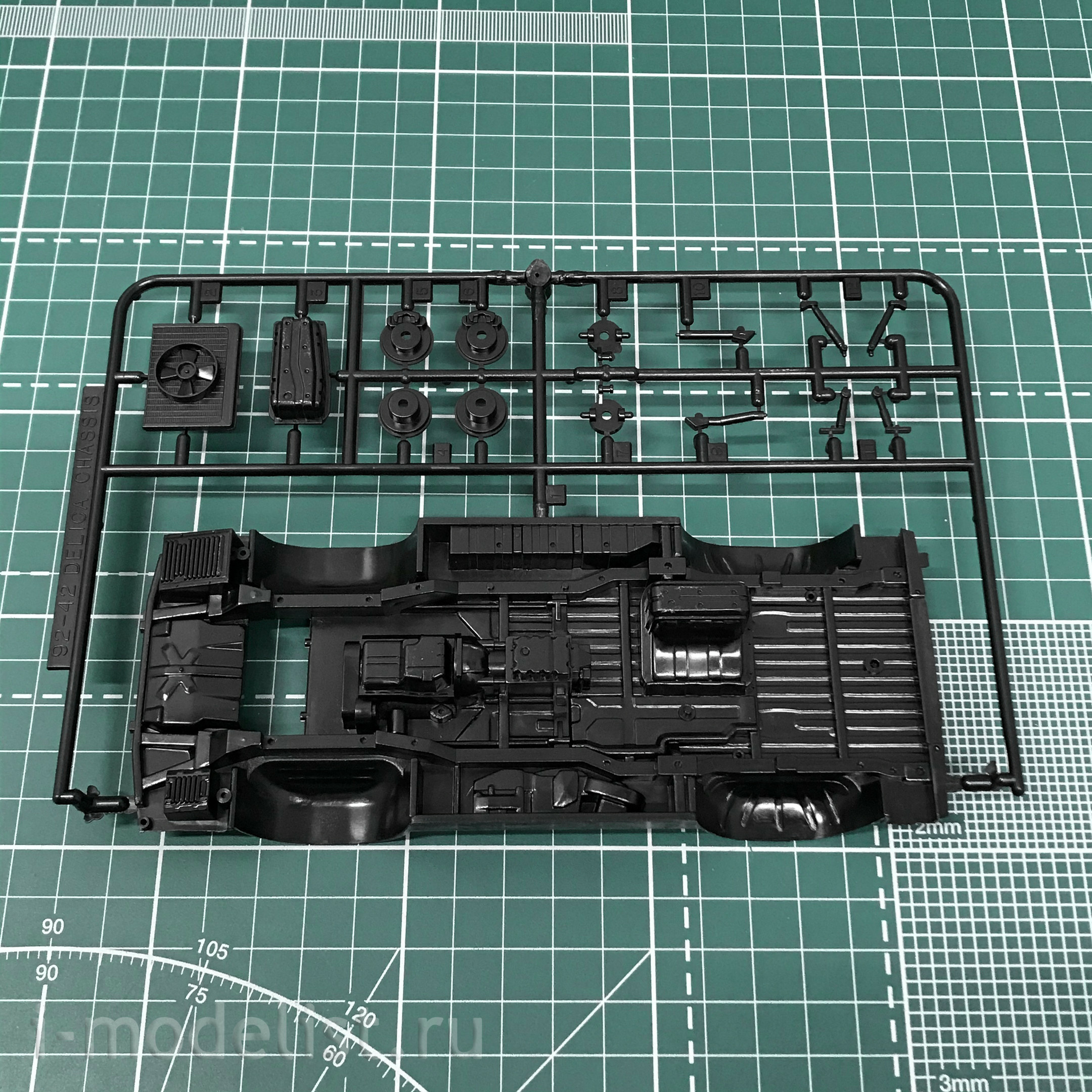 06139 Aoshima 1/24 Mitsubishi Delica Zvezda Wagon91