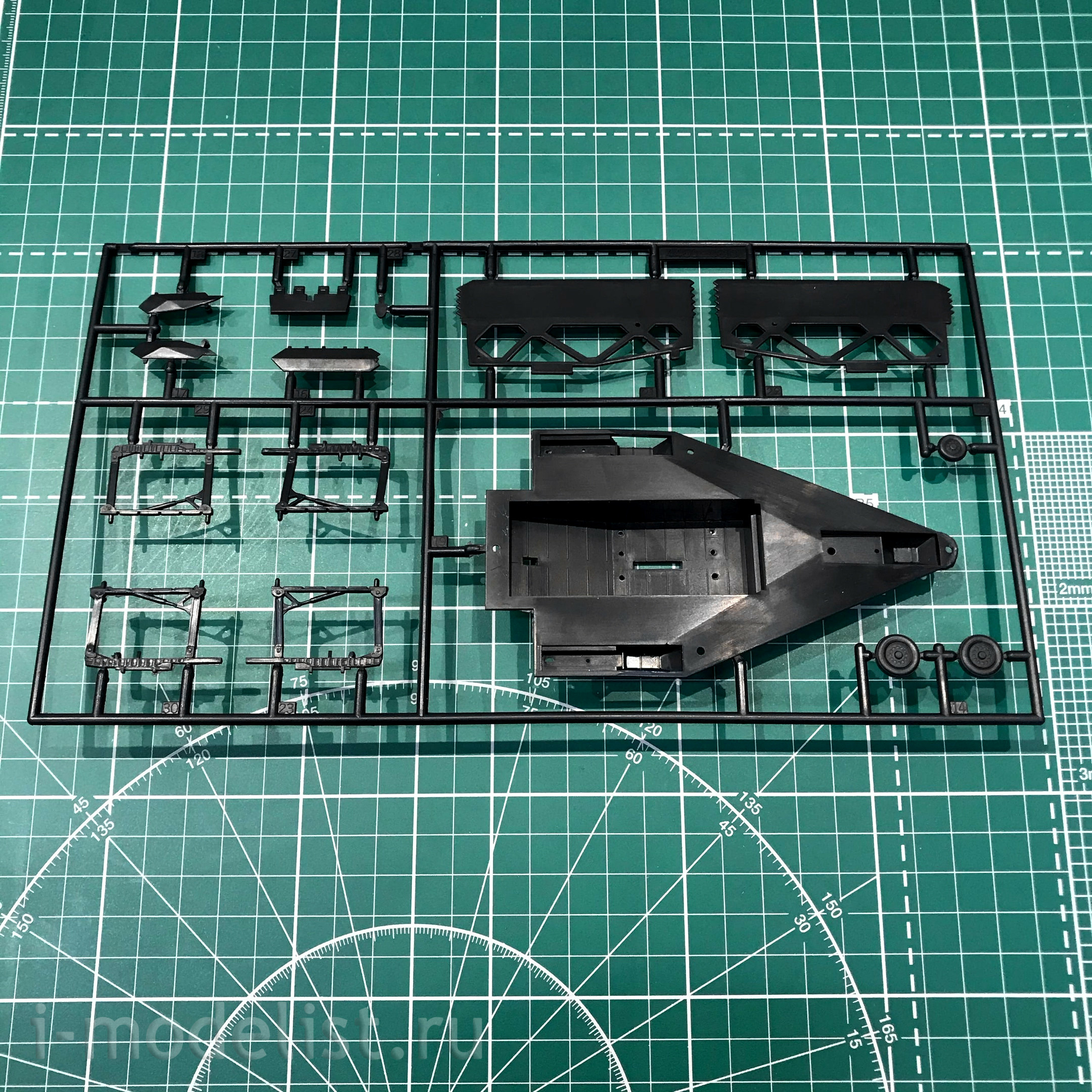 03899 Revell 1/72 f-117 Stealth Fighter Strike aircraft