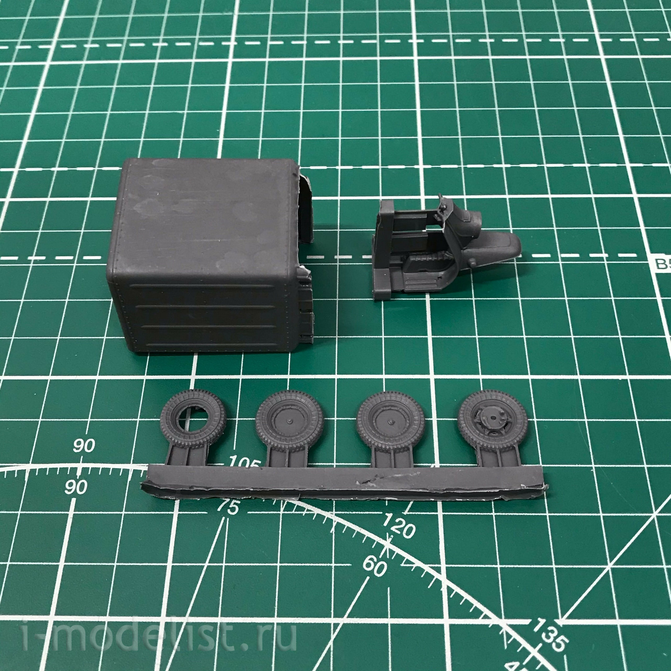35010 GunTower Models 1/35 Soviet cargo scooter Kit 4 (booth)