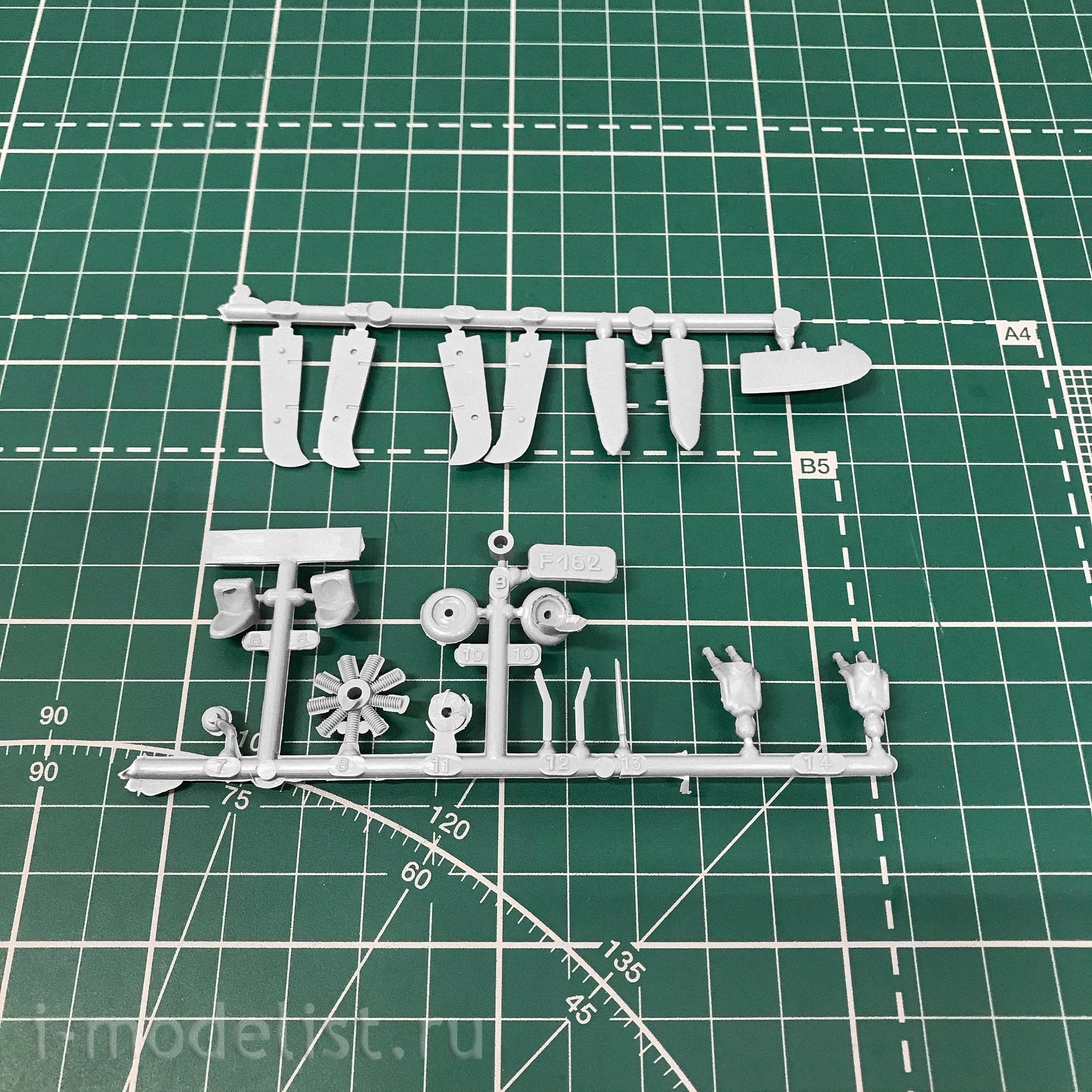 72011 ARK models 1/72 carrier-based bomber, “Skua”