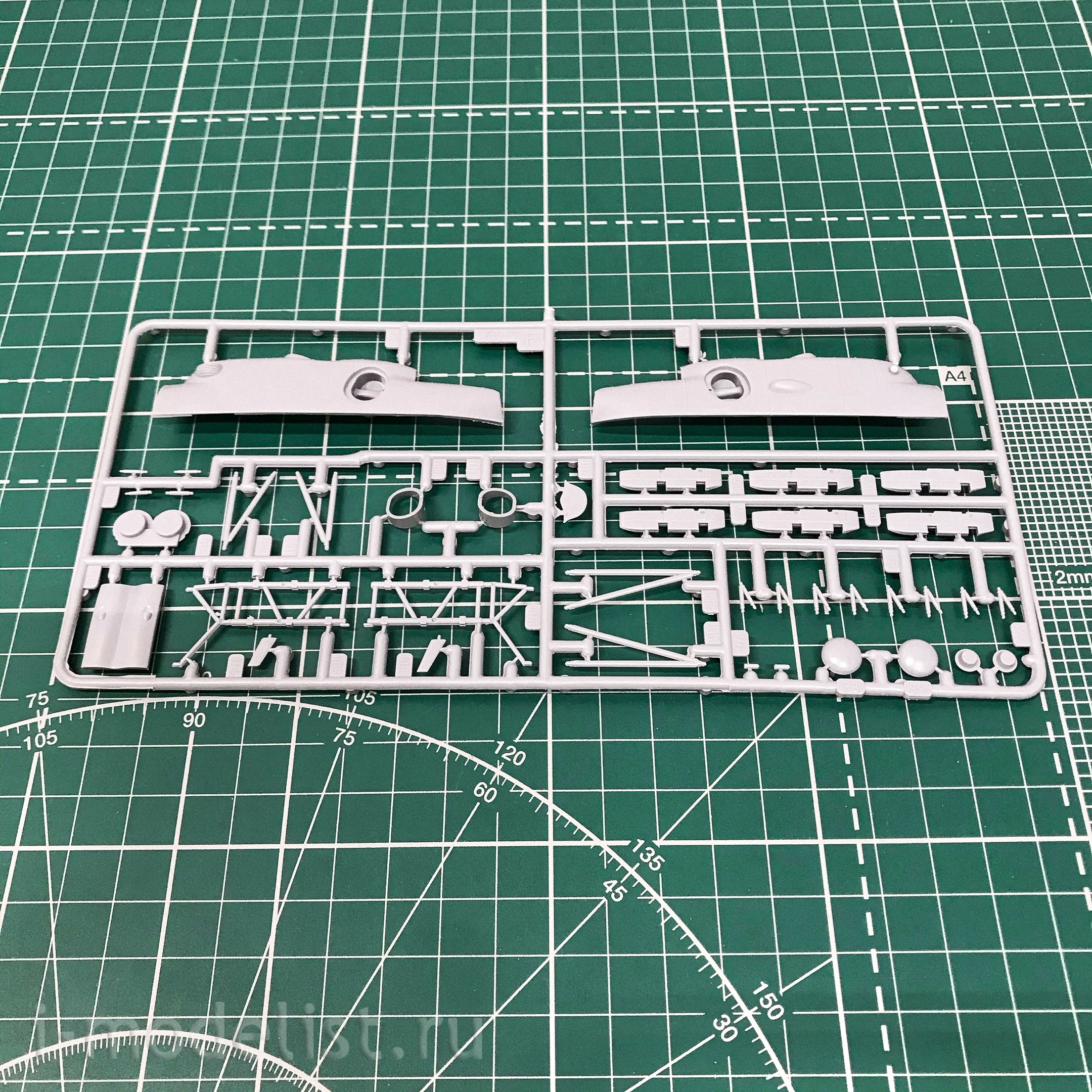 72037 ARK-models 1/72 assault helicopter 