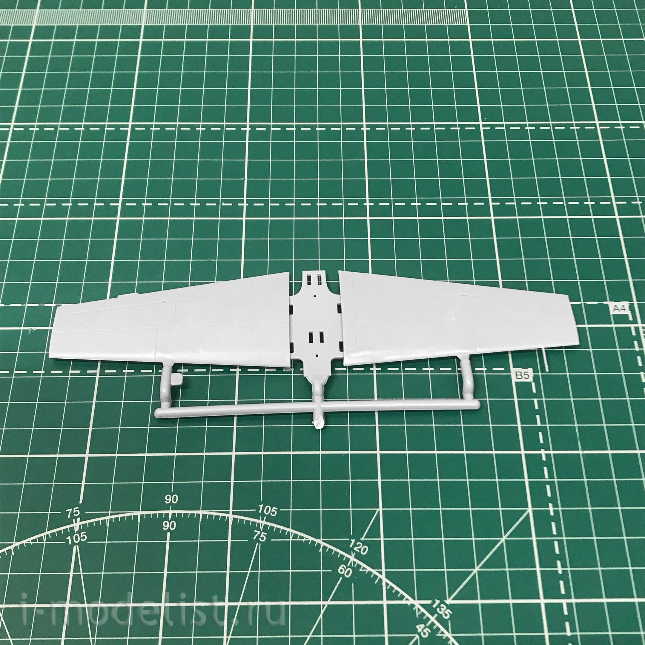 48016 ARK models 1/48 of the Sports plane the Yak-52 DOSAAF Rossii