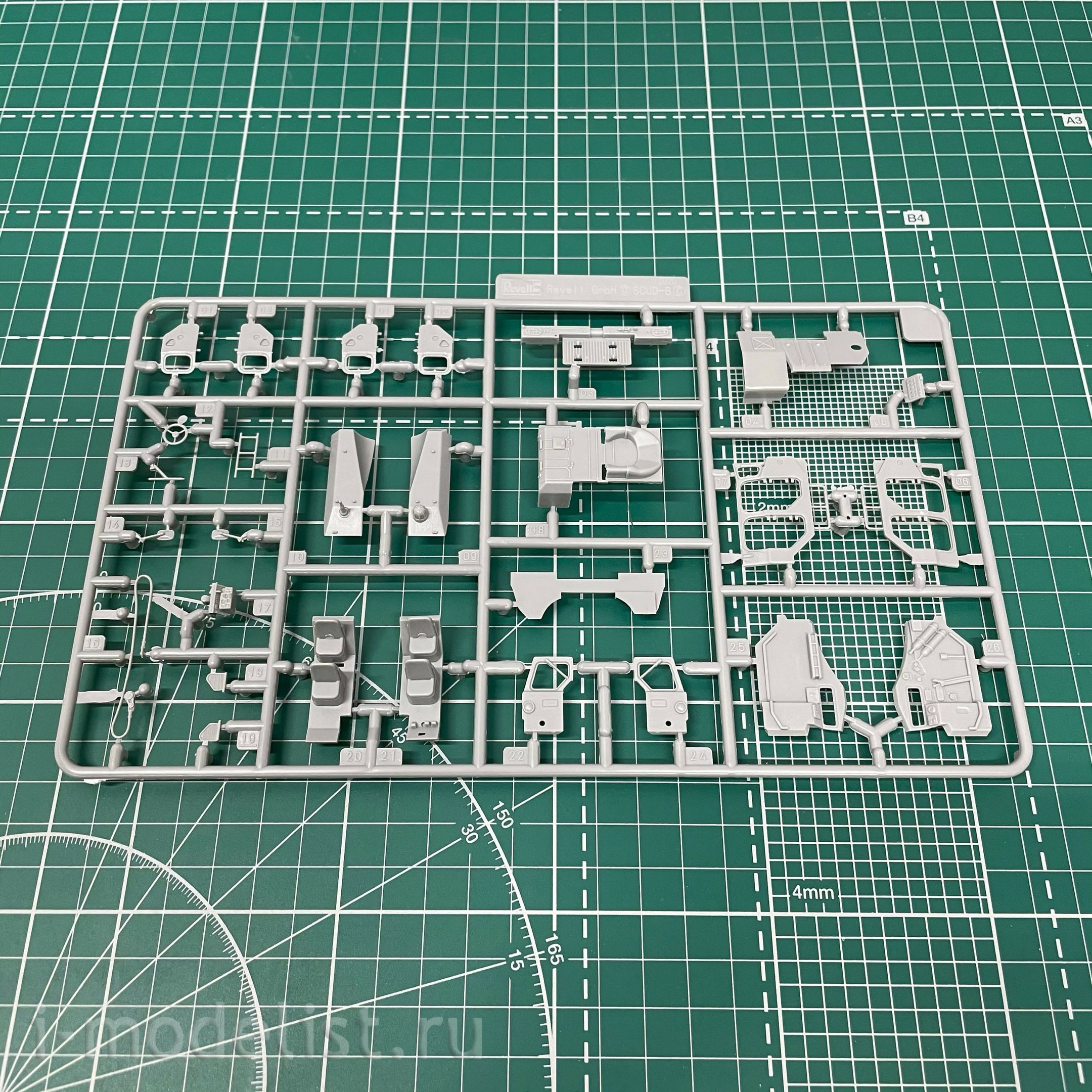 03332 Revell 1/72 Soviet SCUD-B missile system