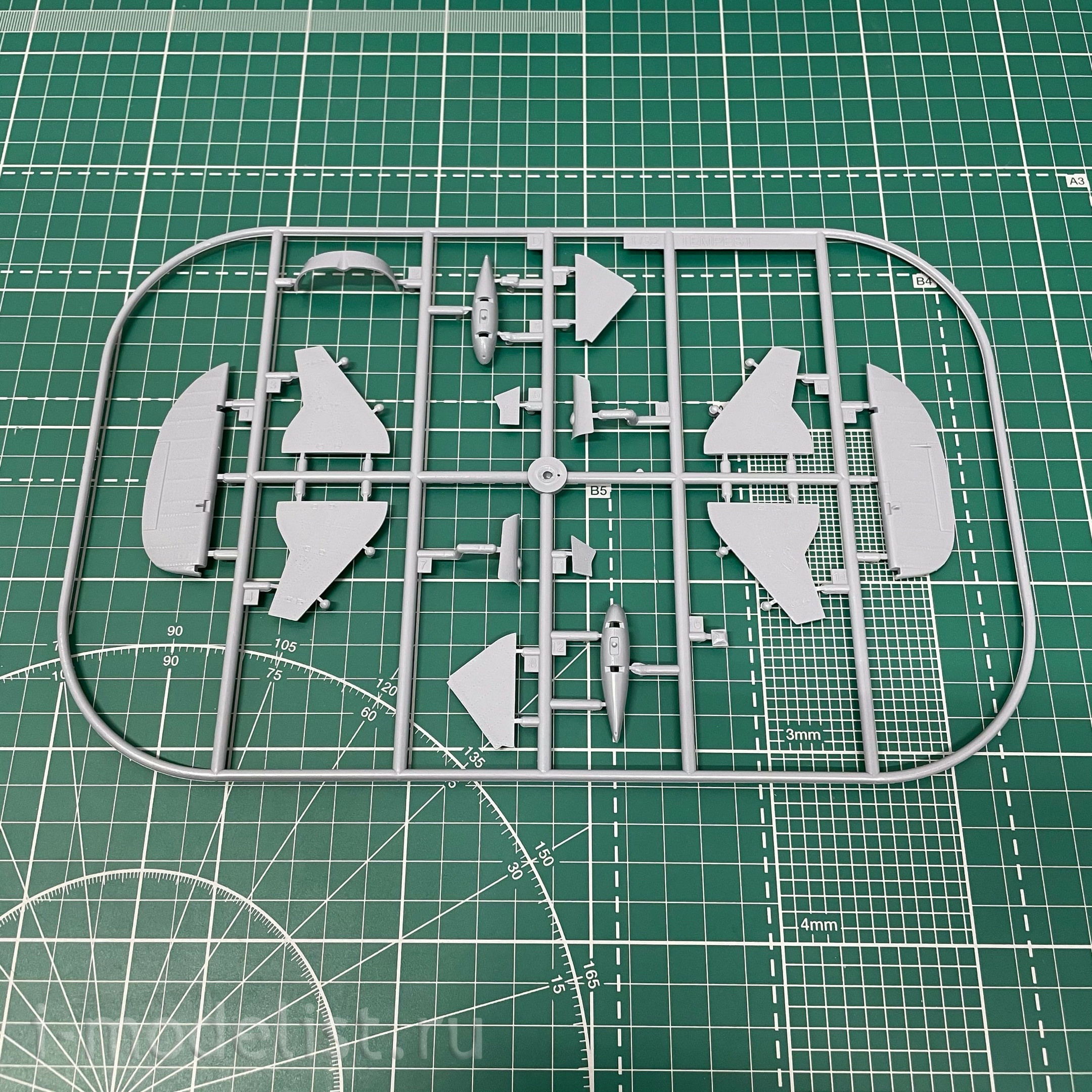 03851 Revell 1/32 British single-seat Hawker Tempest V fighter