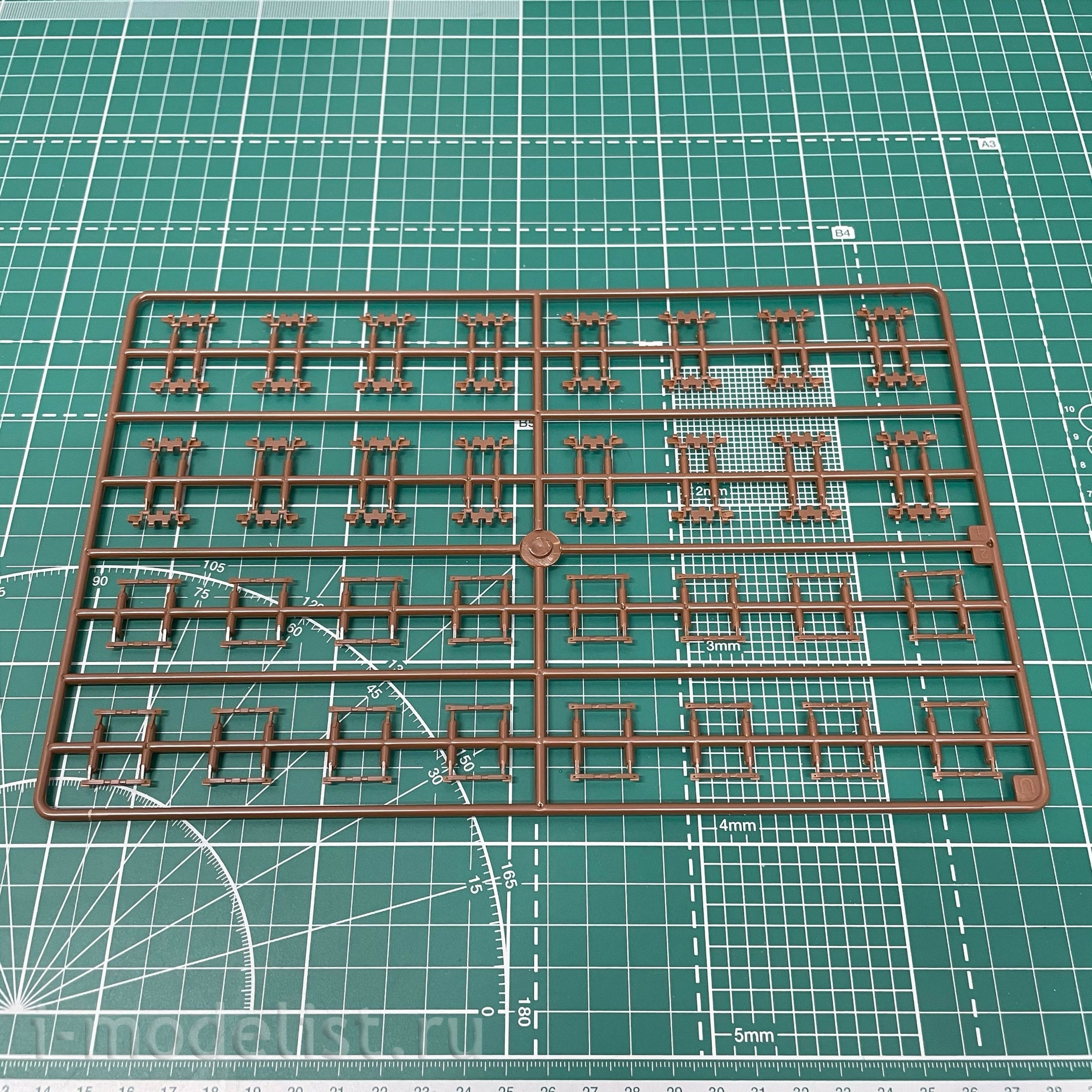 35A044 Amusing Hobby 1/35 Self-propelled gun Ferdinand Jagdpanzer Sd. kfz. 184 No 15100