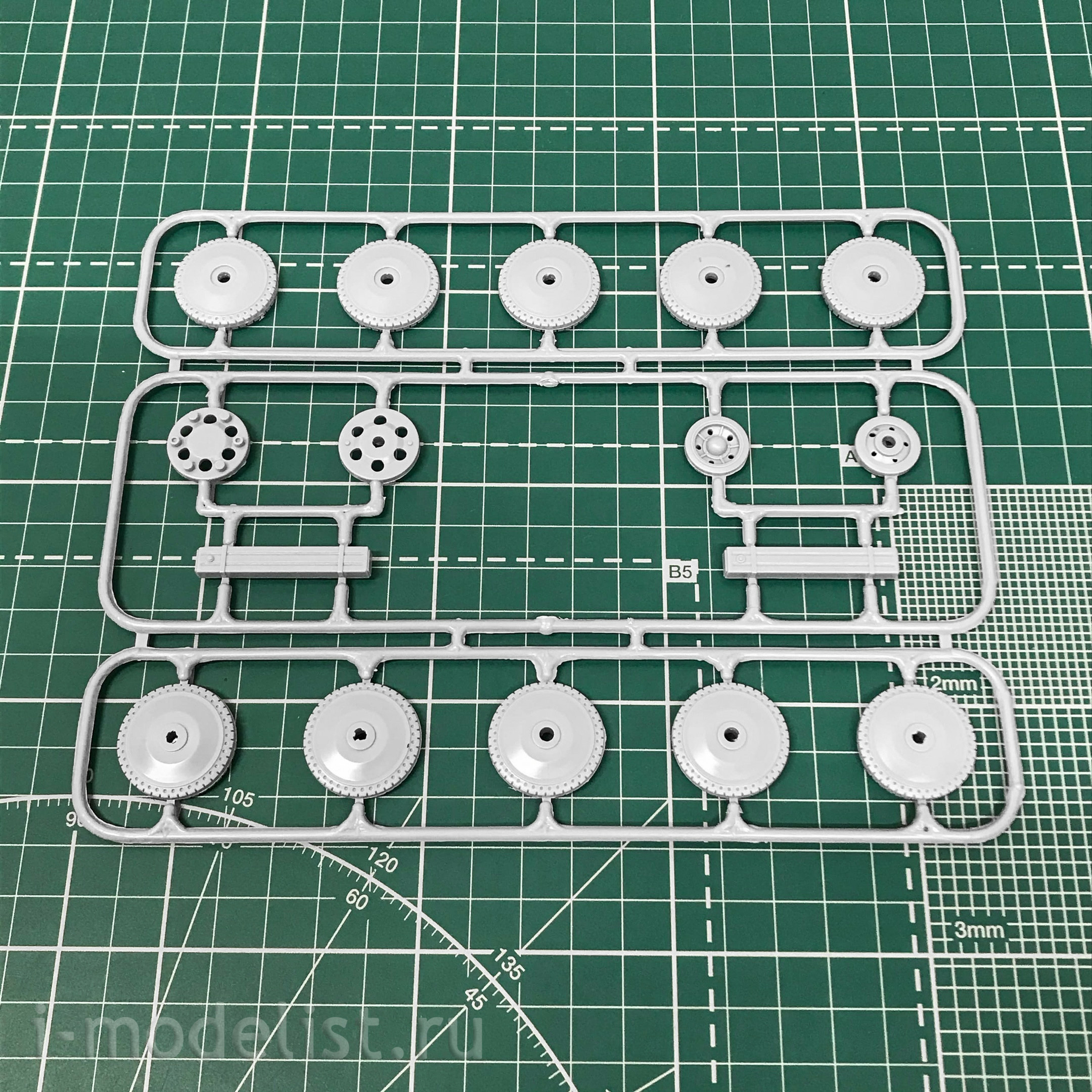 35044 ARK-models 1/35 D. S. 34 guns of tanks-5, model 1943. Column 