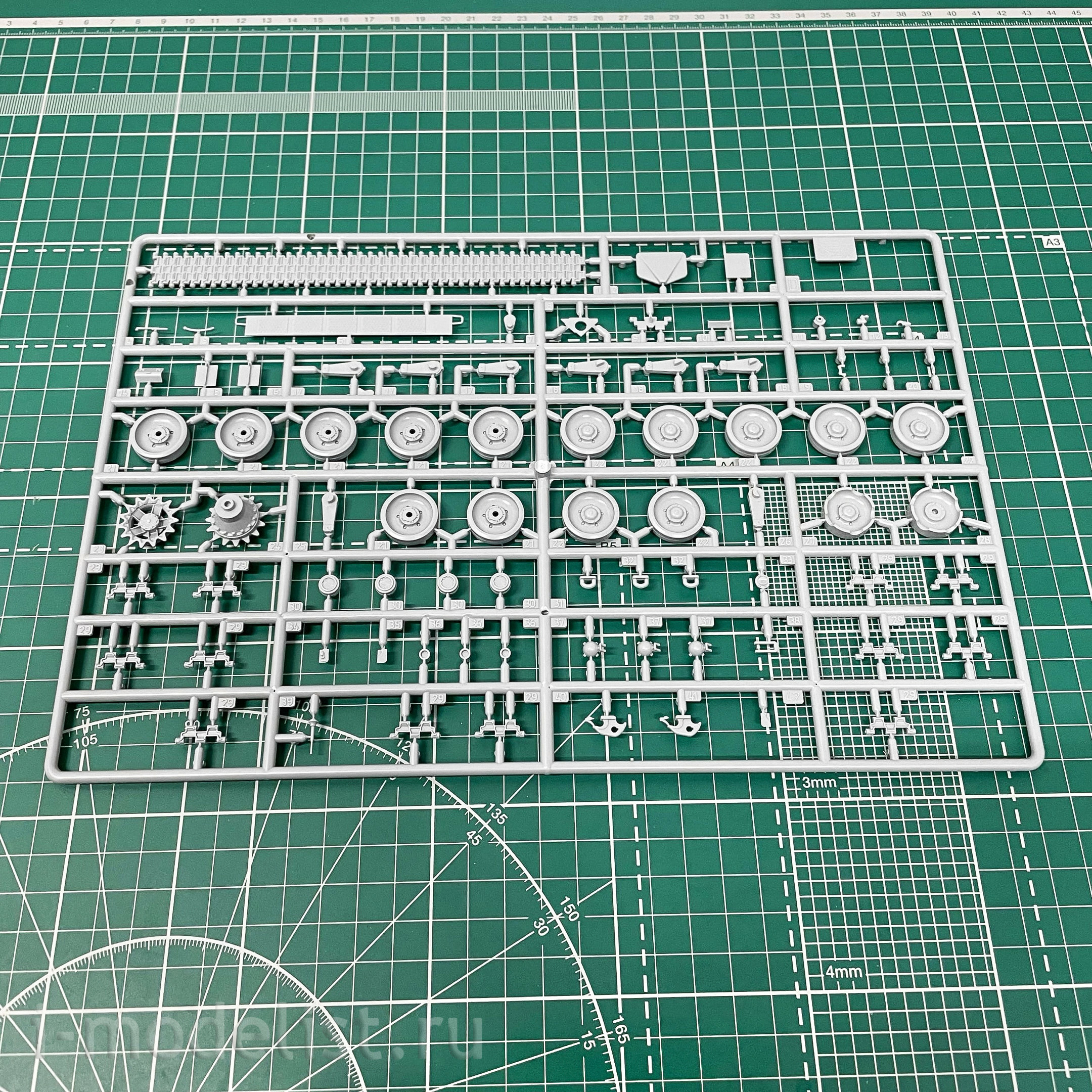 3633P Zvezda 1/35 Russian anti-aircraft missile system Tor-M2