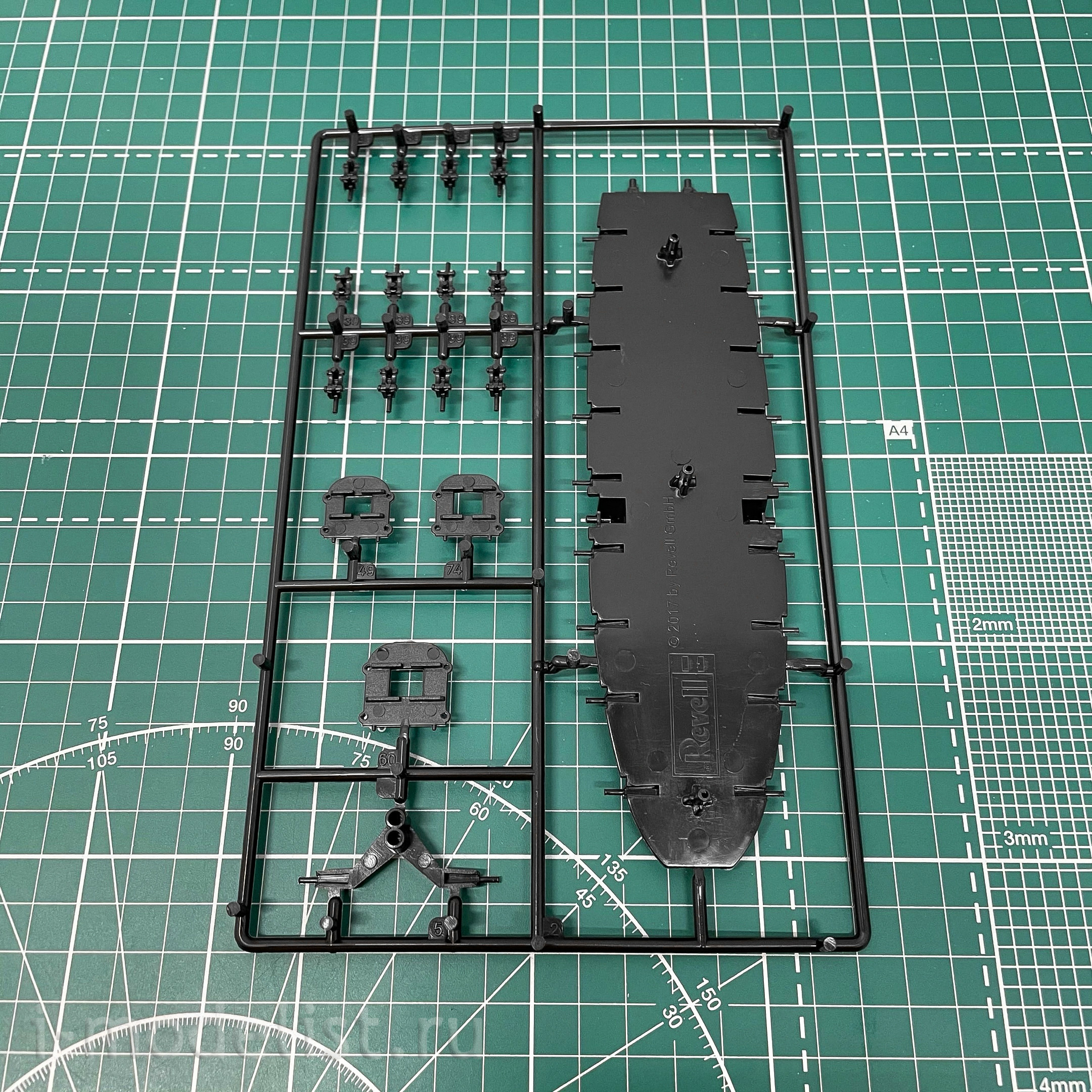 05435 Revell 1/150 Ghost Ship (Glow in the Dark)